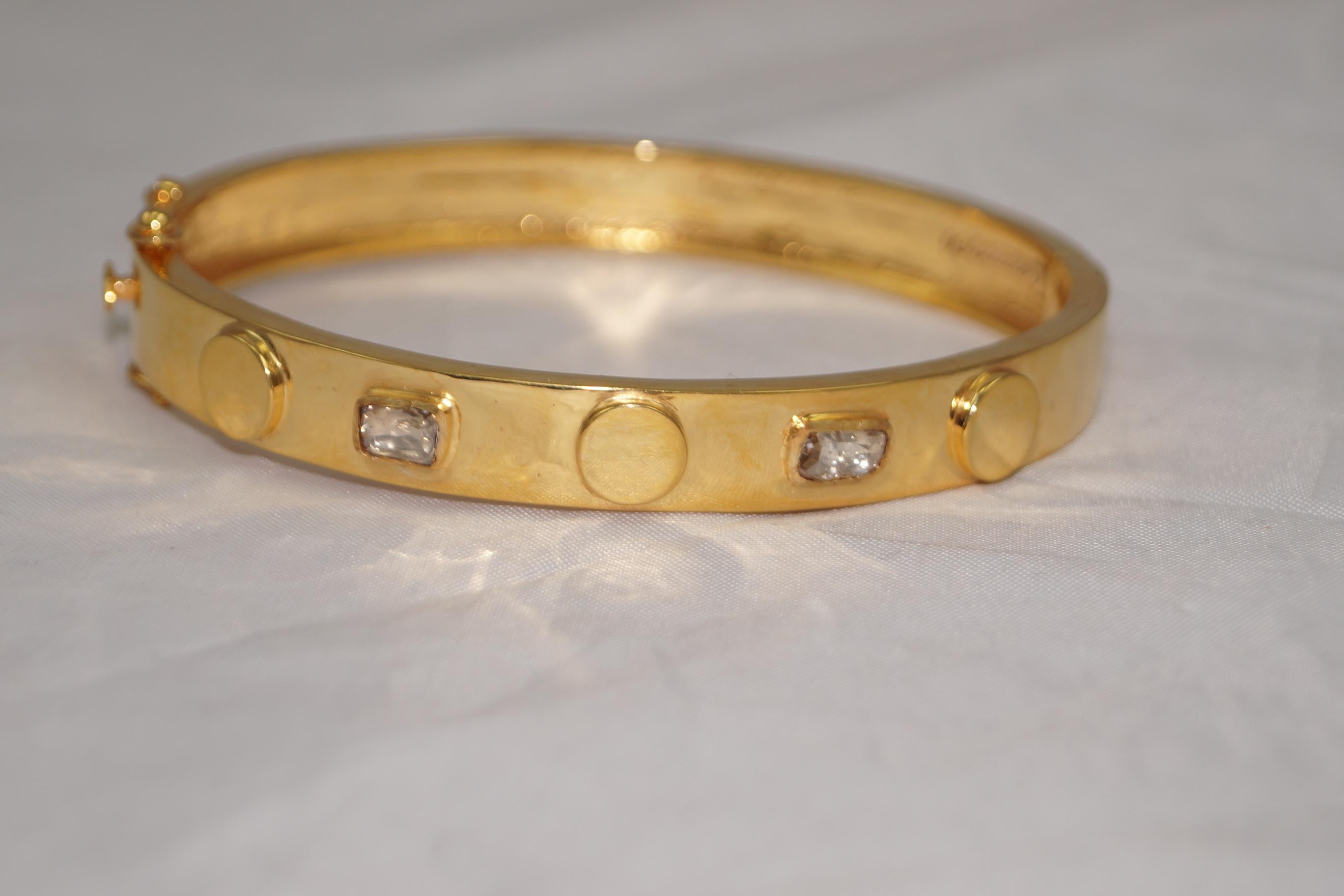 Bracciale a cerniera in oro 18 carati con disco e veri diamanti grezzi In condizioni Nuovo in vendita a Delhi, DL