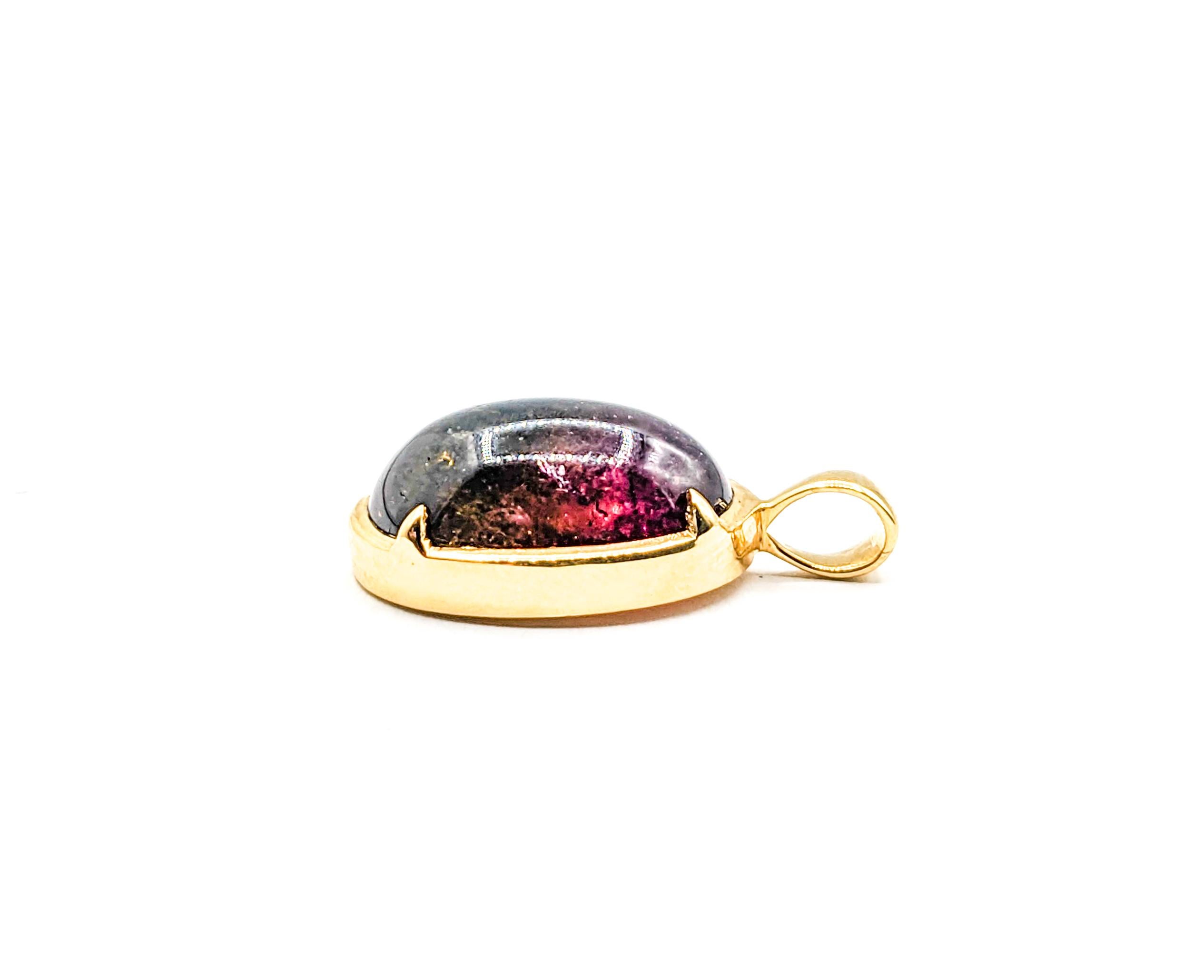 Classic 18k Oval Cabochon Watermelon Tourmaline Charm Pendant

Indulge in the exquisite beauty of our 18k yellow gold pendant adorned with a breathtaking 10ct cabochon watermelon tourmaline. The craftsmanship of this pendant is truly remarkable,