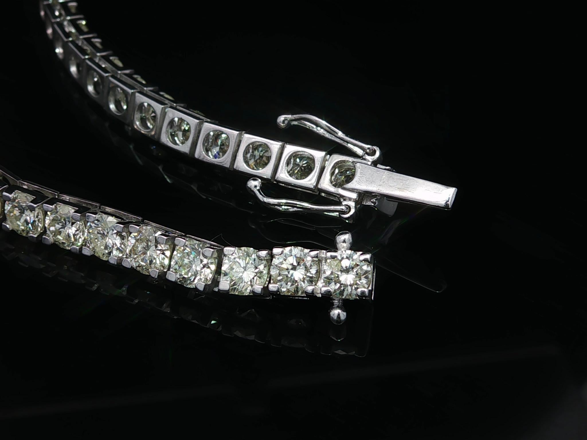 MUSS MAN PERSÖNLICH SEHEN! PURE FIRE!
--Stein(e):--
(43) Natürliche echte Diamanten - Runder Brillantschliff - Zinkenbesatz - Blassgelbe Diamanten - Reinheit SI1-I1 - Saubere und brillante Diamanten - 11,50ctw (ca.)

MATERIAL: Massives 18k