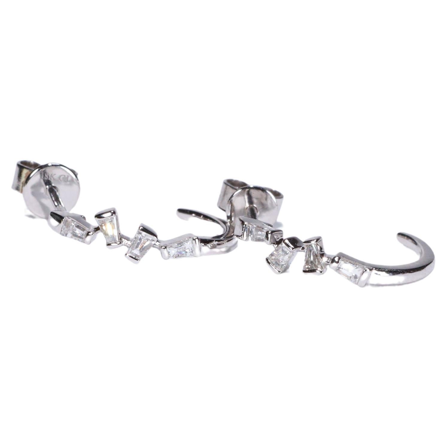 Classic 18k White Gold Baguette-Cut White Diamond Accents Earring For Sale
