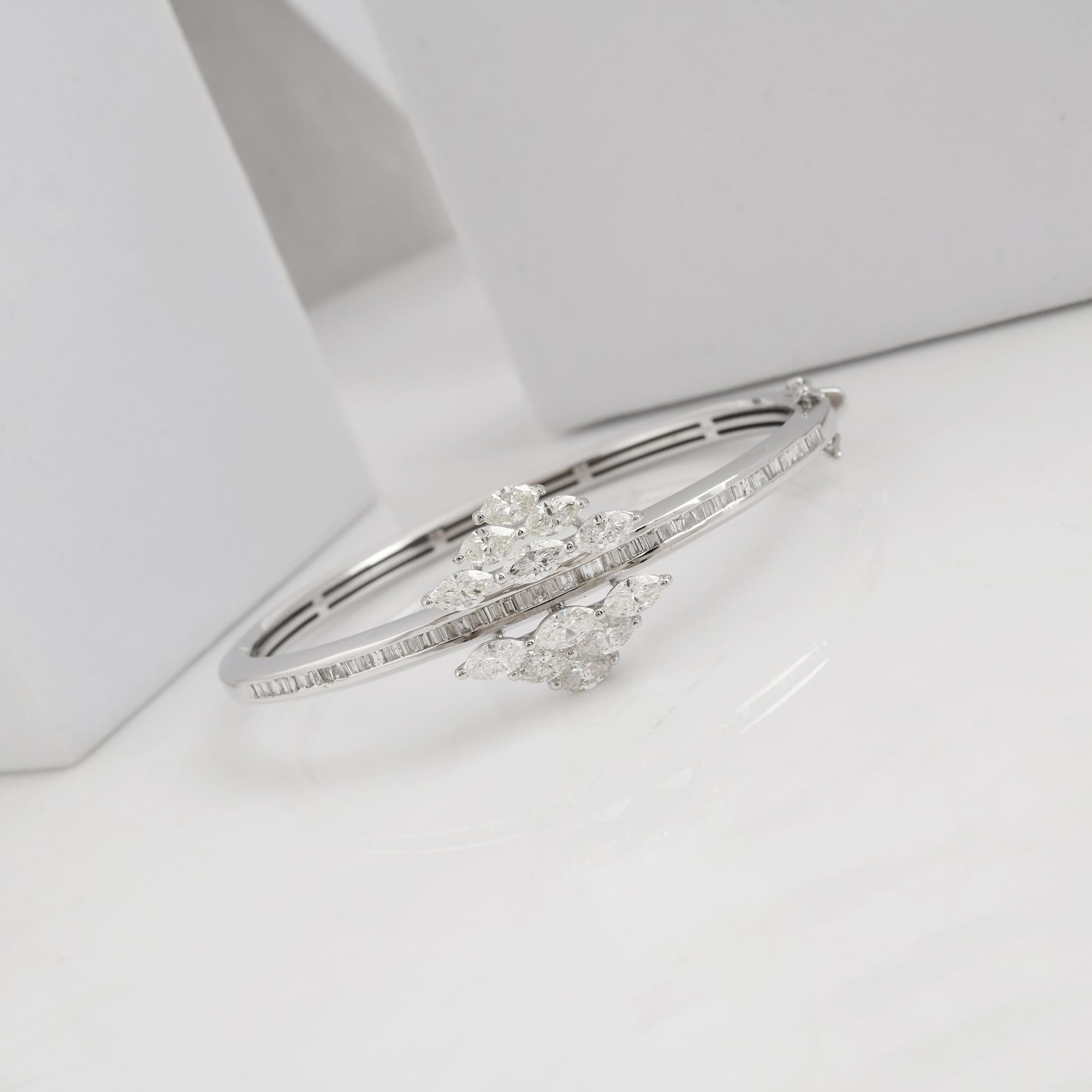 Classic 18k White Gold Bangle Bracelet with 4.05cts Diamond Cluster Fine Jewelry For Sale 1