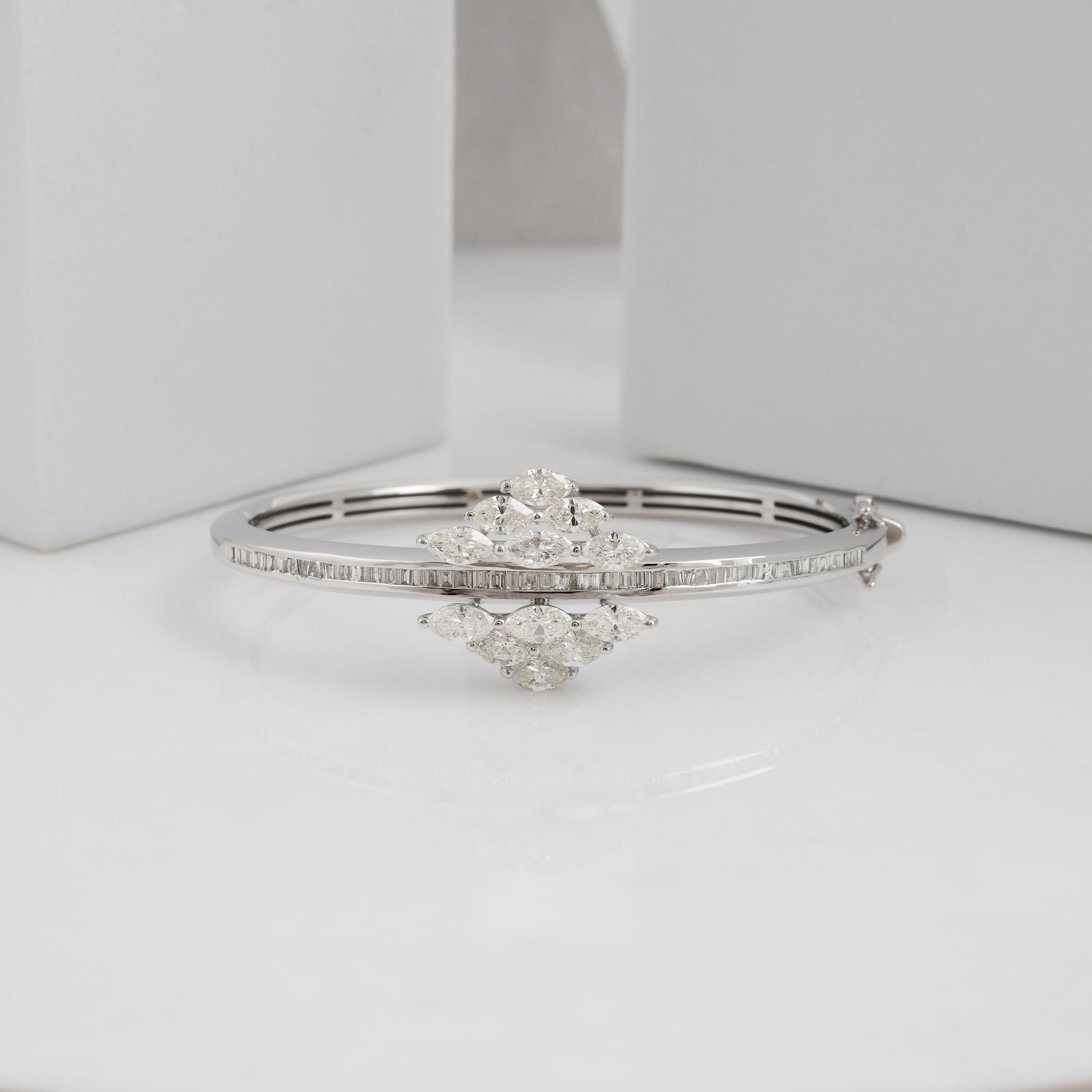 Classic 18k White Gold Bangle Bracelet with 4.05cts Diamond Cluster Fine Jewelry For Sale 3