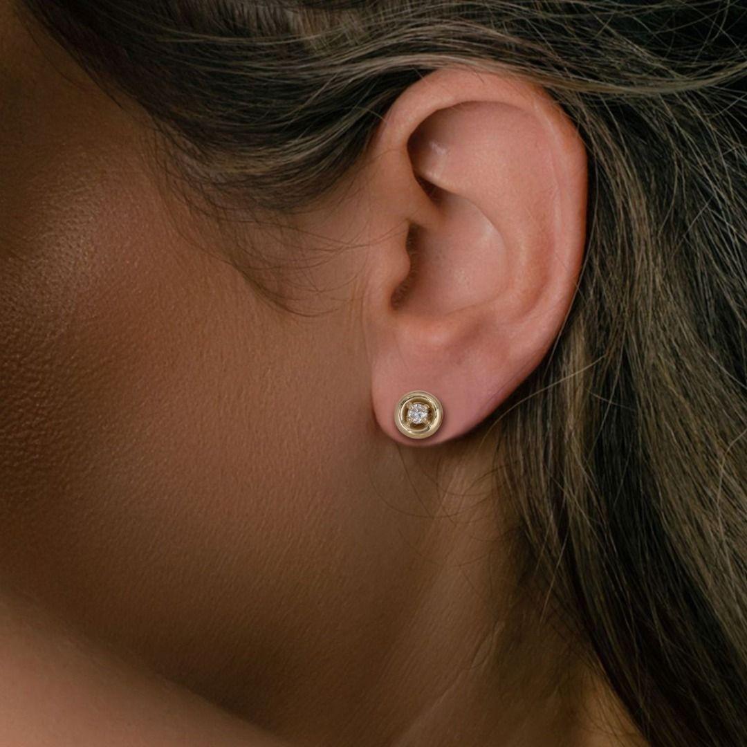 Klassischer Ohrring aus 18K Weißgold mit 0,20ct Diamant (Rundschliff) im Angebot