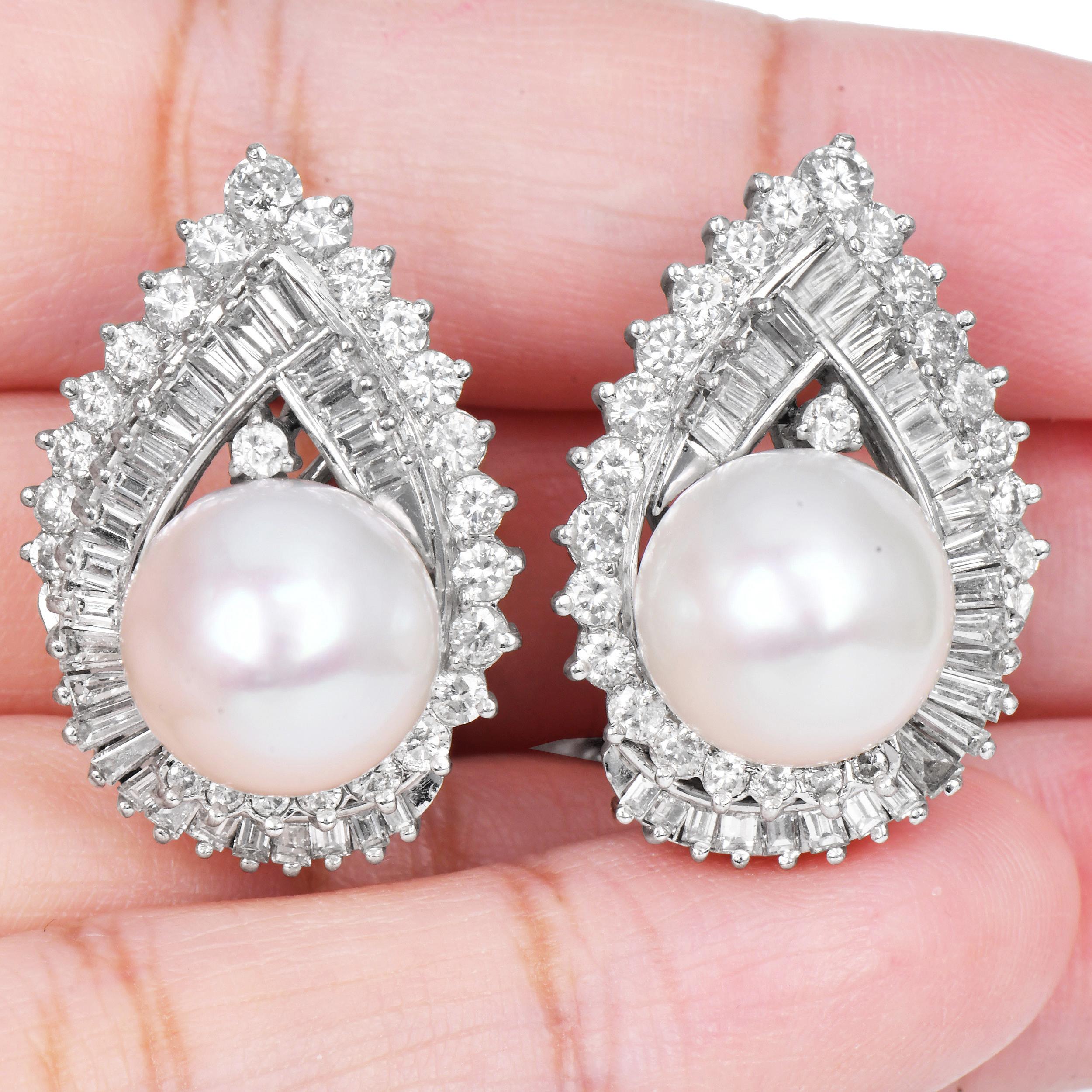 Klassische 18K Weißgold Perlen-Diamant-Ohrringe mit Clip im Angebot 2