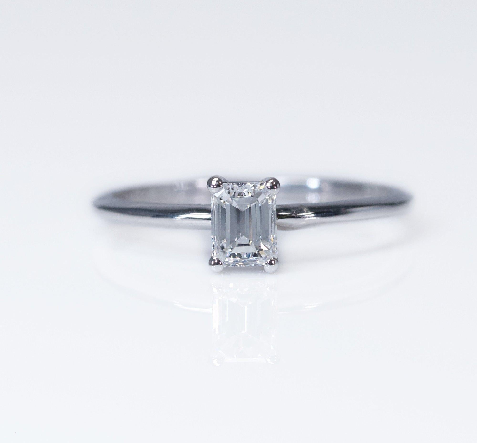 Gorgeous Ring with fine and Natural emerald cut diamond in a 0.41 carat E VS2 with Beautiful cut and shine.
the ring made from 18 k size 54 in a white gold  This diamond comes with an GIA Certificate and laser inscription number.

GIA