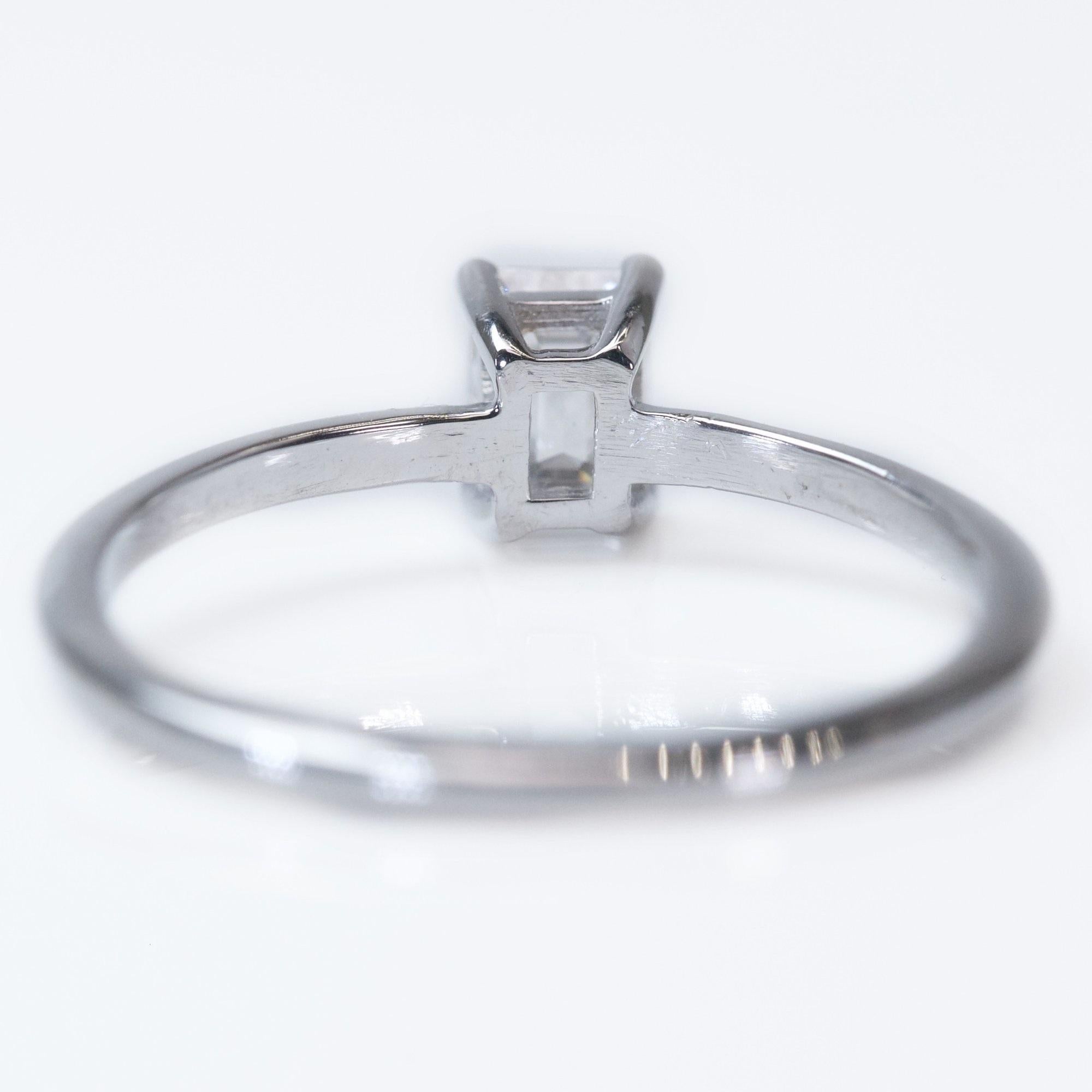 Classic 18K White Gold Ring with 0.41 carat Natural Diamond- GIA Certificate In New Condition For Sale In רמת גן, IL