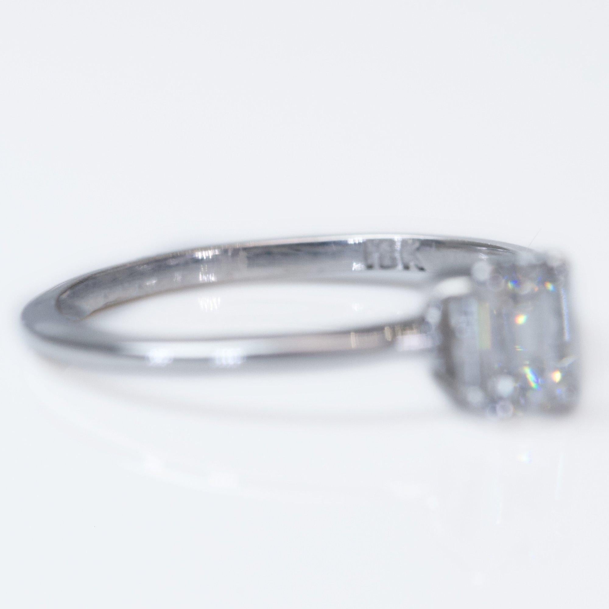 Classic 18K White Gold Ring with 0.41 carat Natural Diamond- GIA Certificate For Sale 1