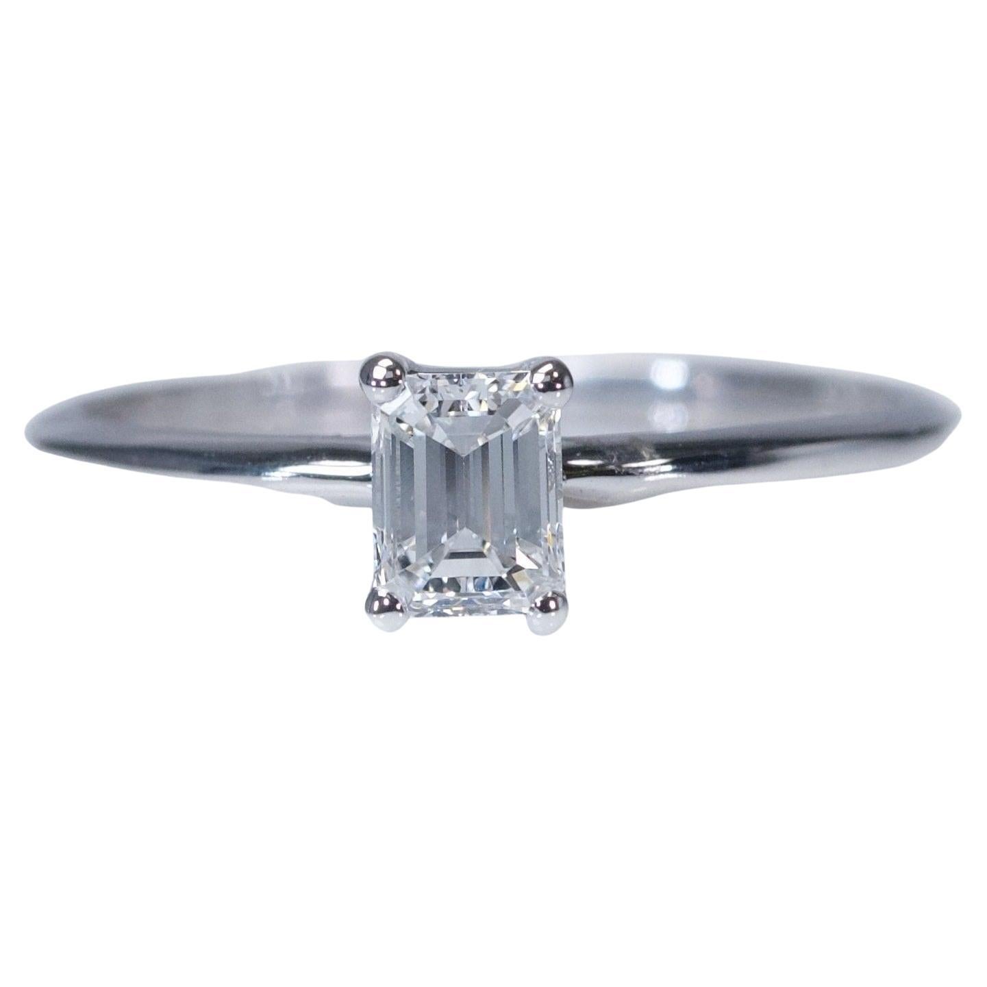 Classic 18K White Gold Ring with 0.41 carat Natural Diamond- GIA Certificate For Sale