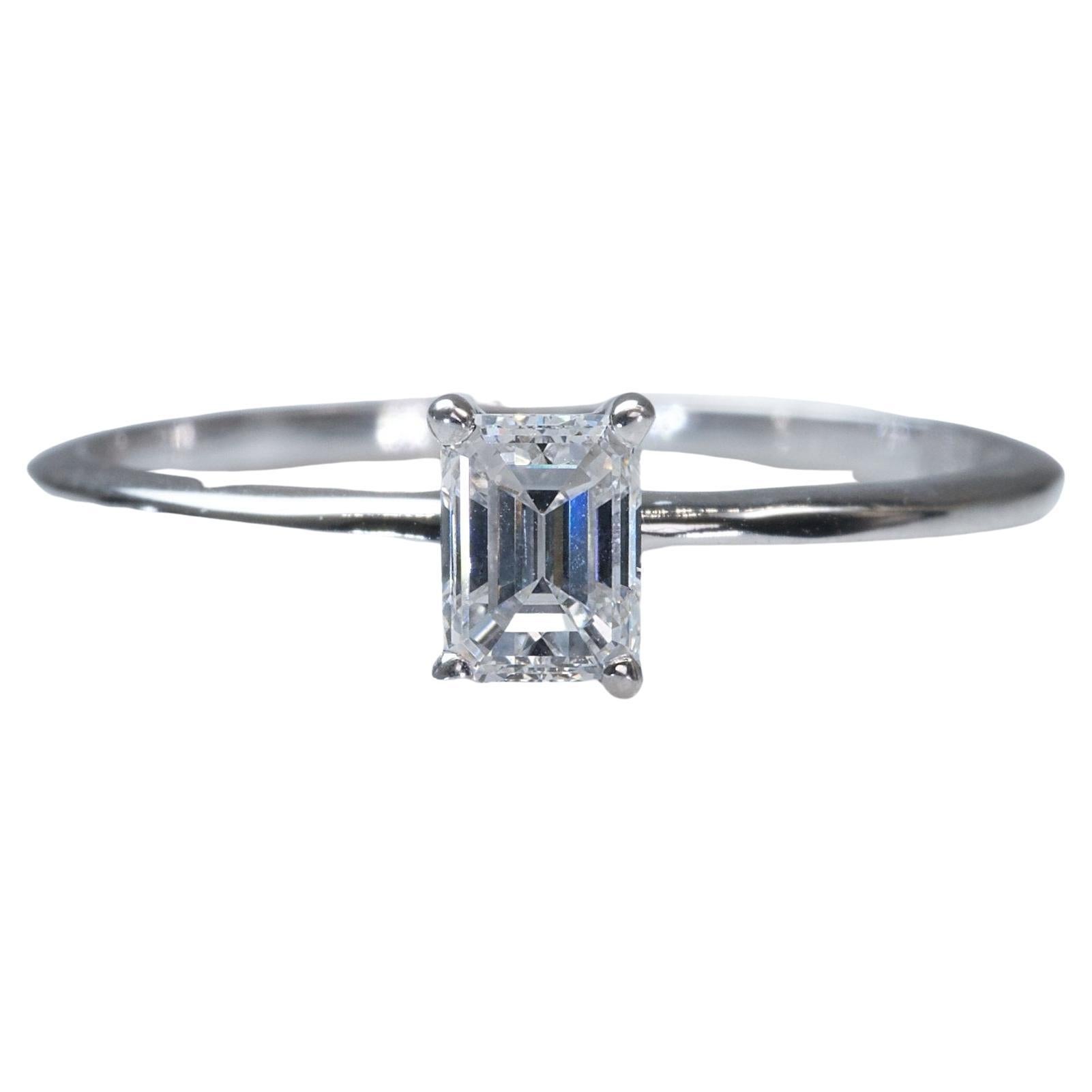 Classic 18K White Gold Ring with 0.71 Ct Natural Diamond, IGI Certificate
