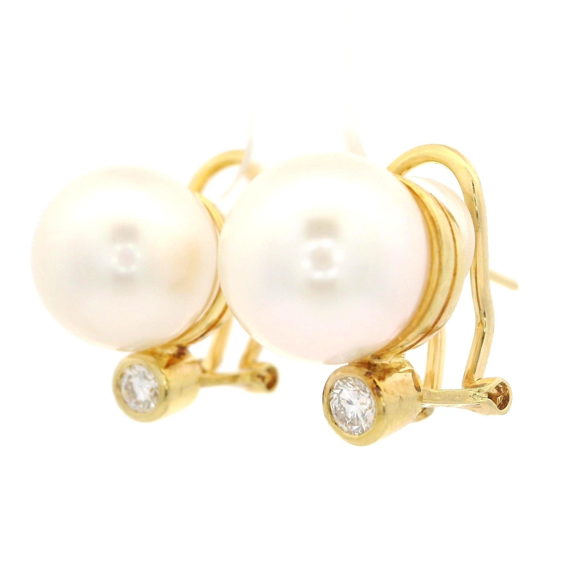 Donna Orecchini Eleg in oro giallo 18k con perla bianca da 12 mm e diamante da 0,30 ct. in vendita