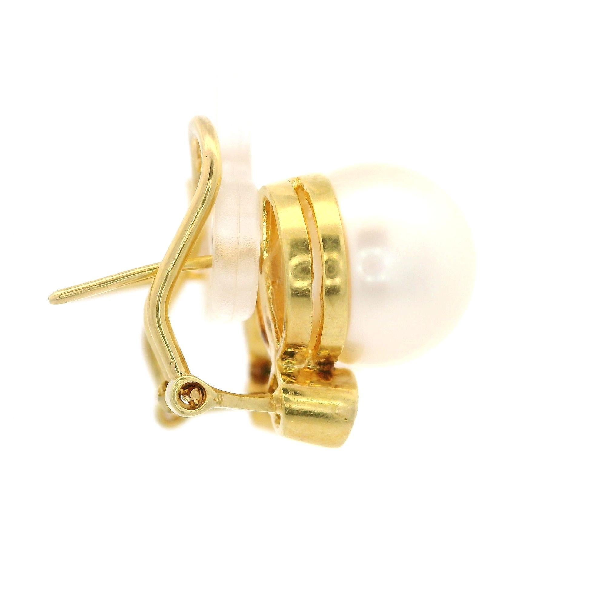 Orecchini Eleg in oro giallo 18k con perla bianca da 12 mm e diamante da 0,30 ct. in vendita 2