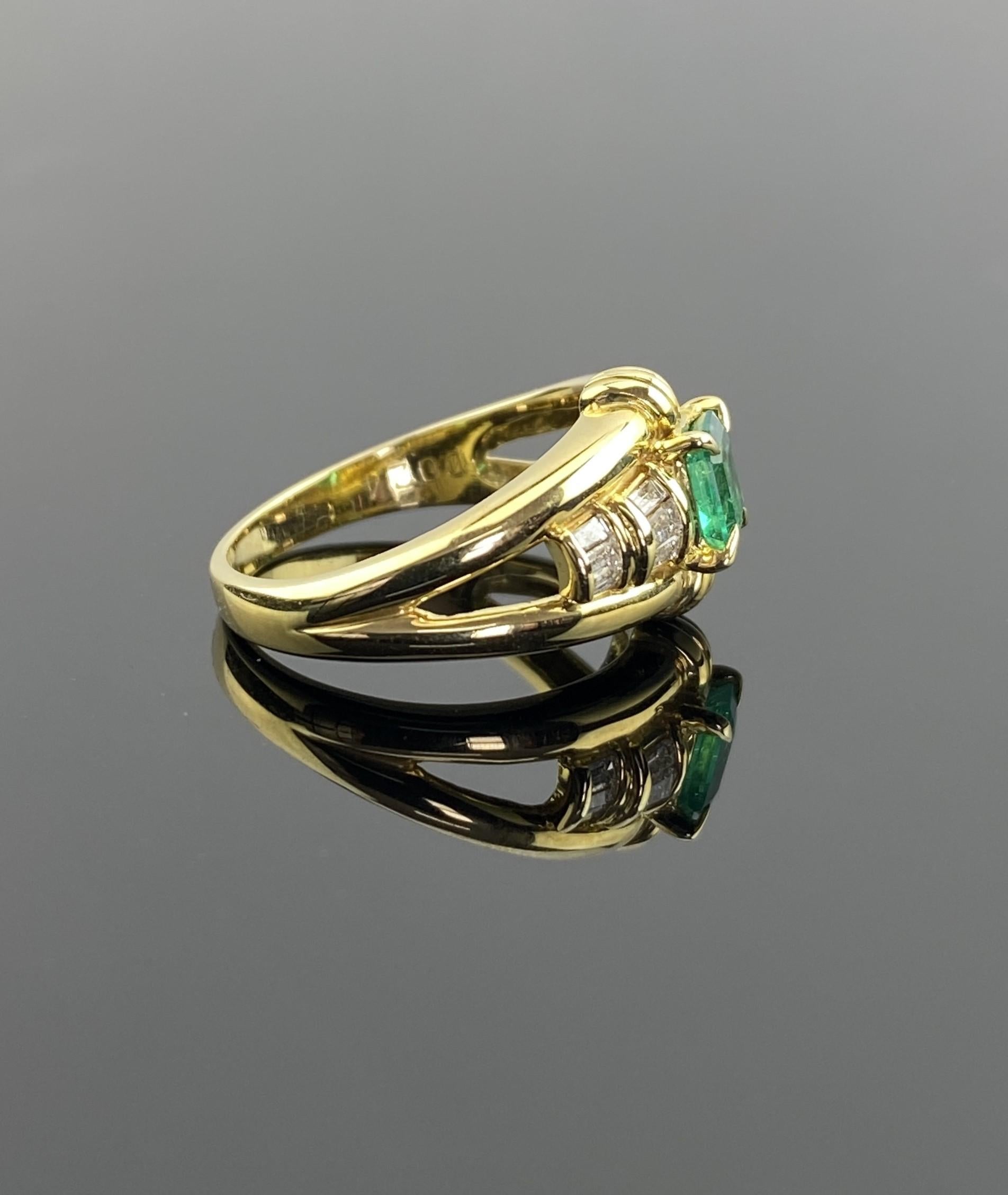 Classic 18K Yellow Gold Colombian Emerald and Diamond Ring 1