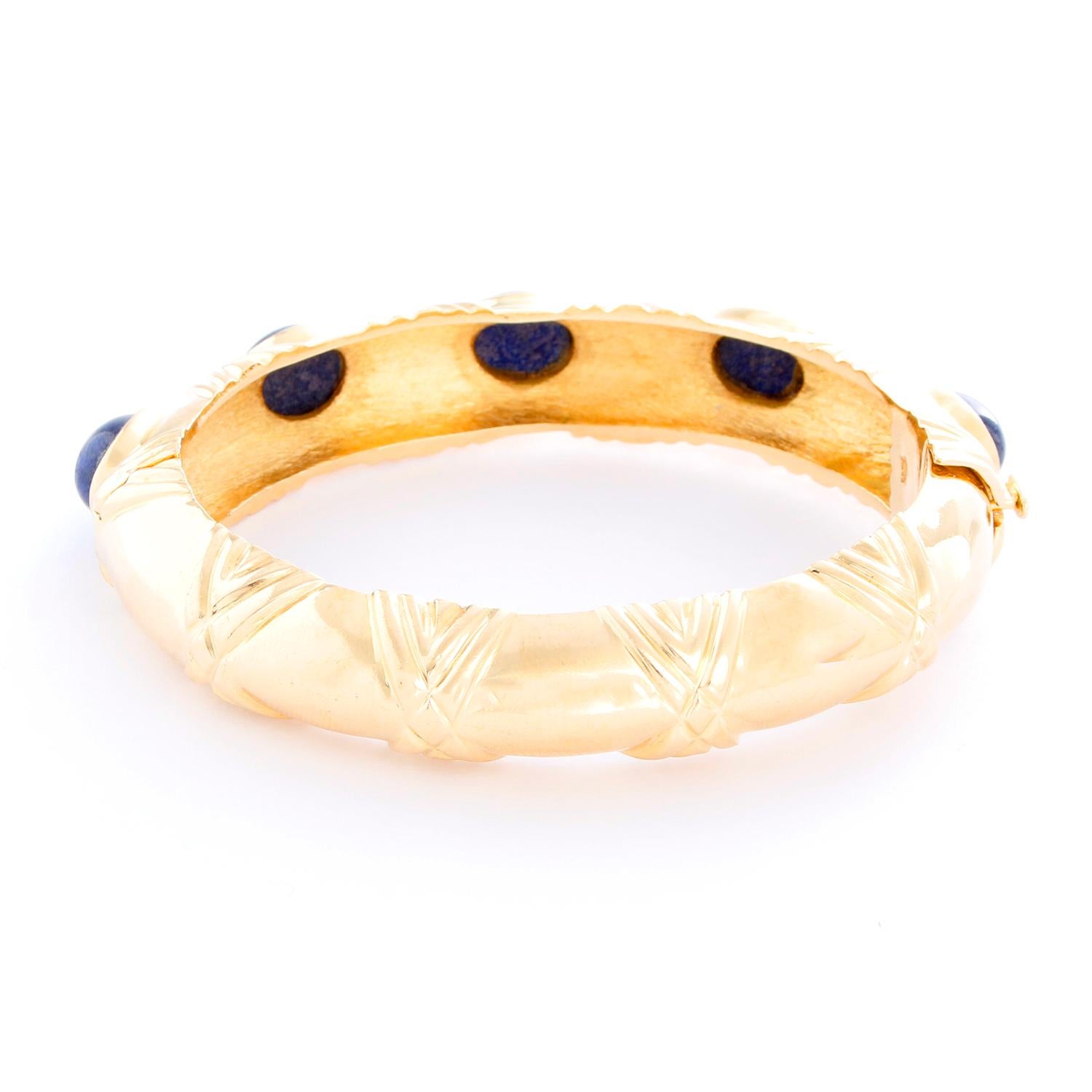Classic 18K Yellow Gold Lapis Lazuli Bangle In Excellent Condition For Sale In Dallas, TX
