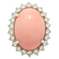 Klassischer 18k Gelbgold Oval Rosa Engelshaut Koralle Qualität Diamant Halo Ring