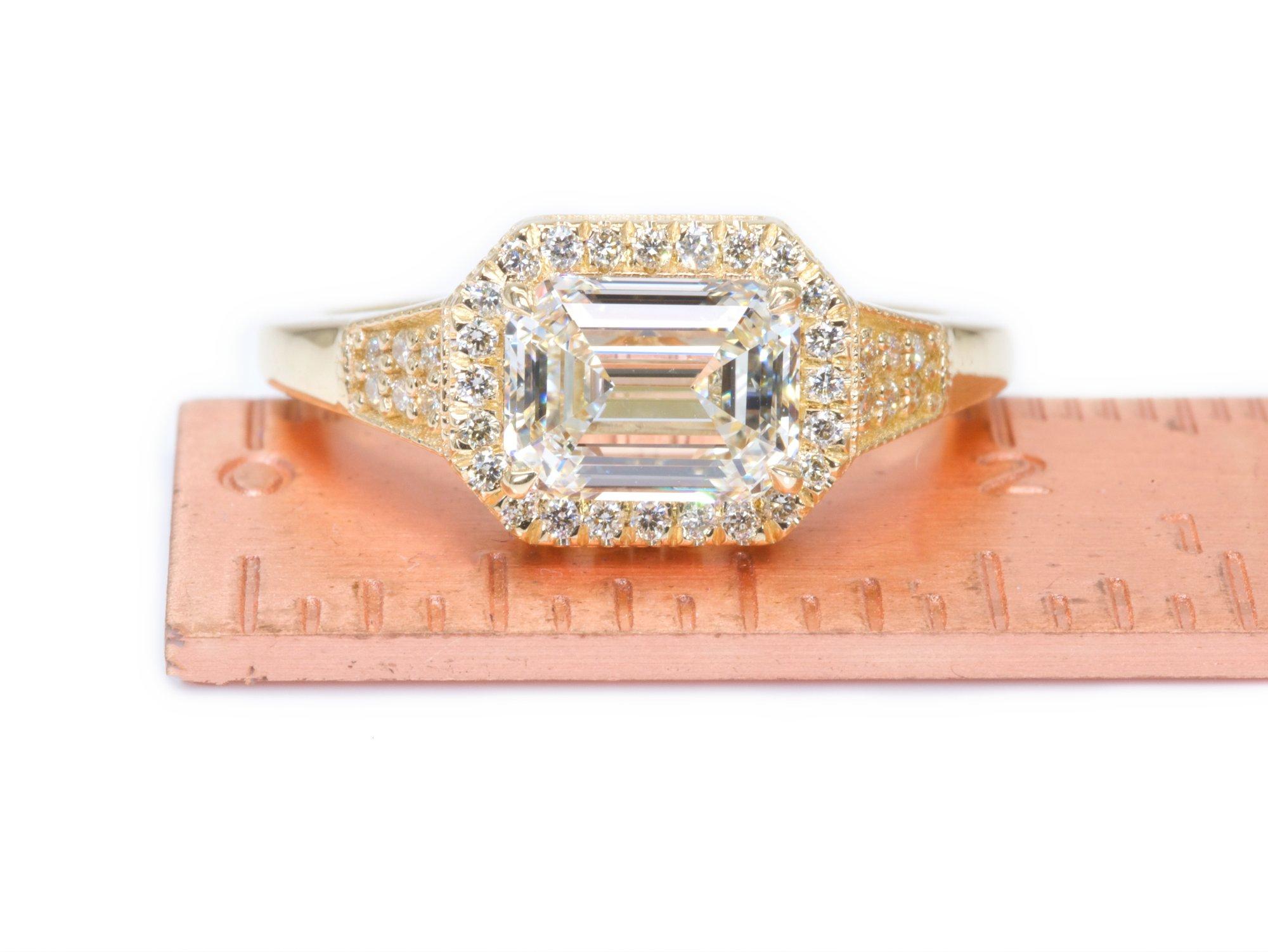 Emerald Cut Classic 18K Yellow Gold Ring with 1.67 Ct Natural Diamonds, AIG Certificate
