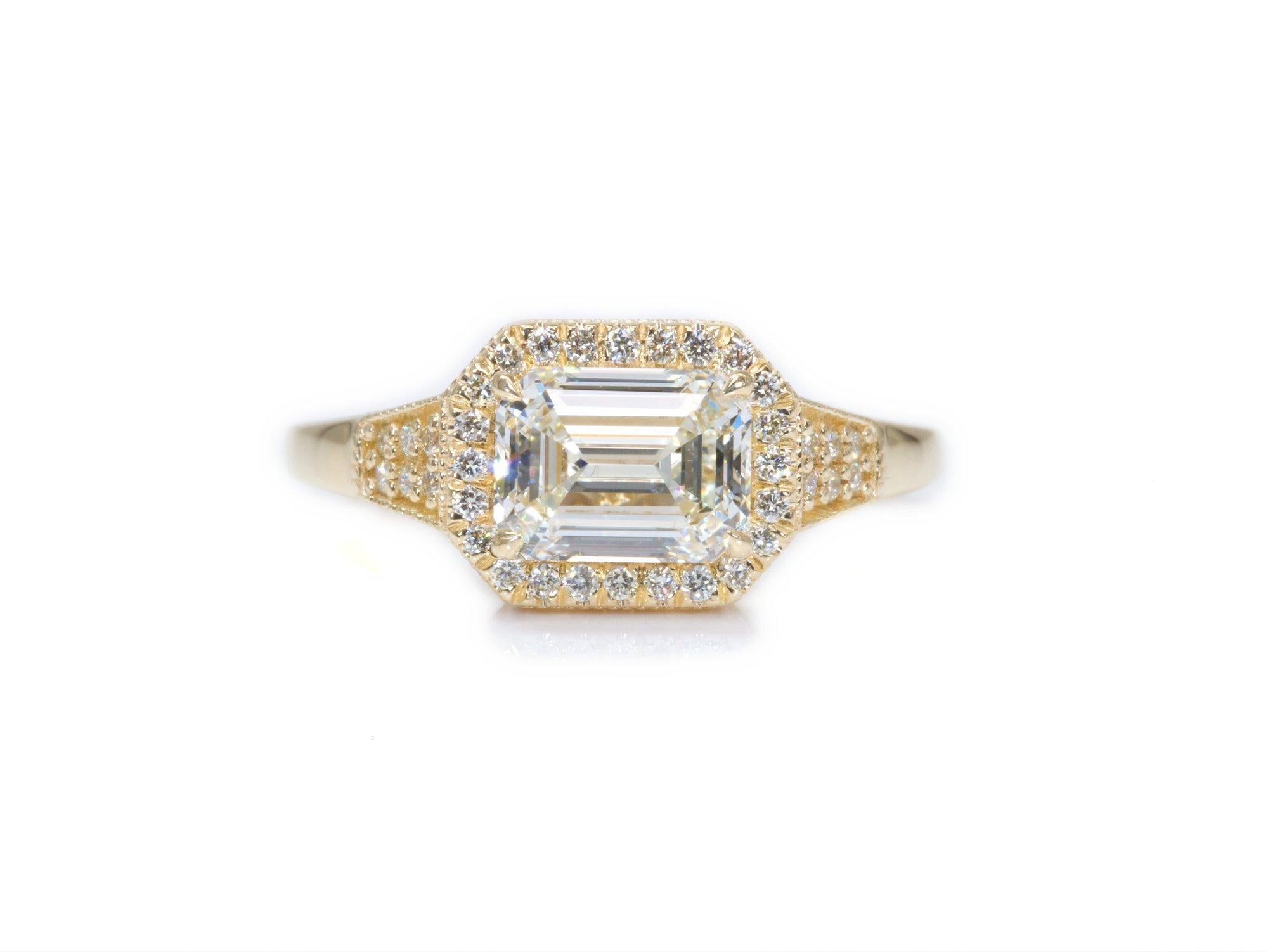 Classic 18K Yellow Gold Ring with 1.67 Ct Natural Diamonds, AIG Certificate For Sale 1