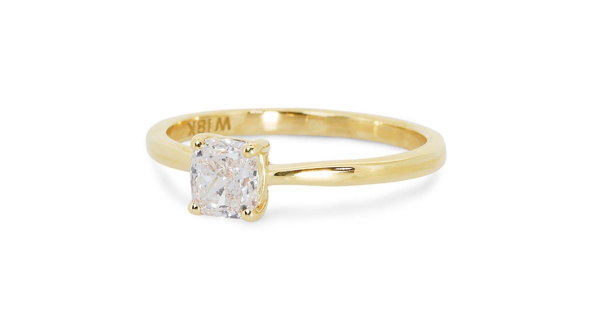 Women's or Men's Classic 18k Yellow Gold Solitaire Ring with 0.70 Cushion Cut Diamond For Sale