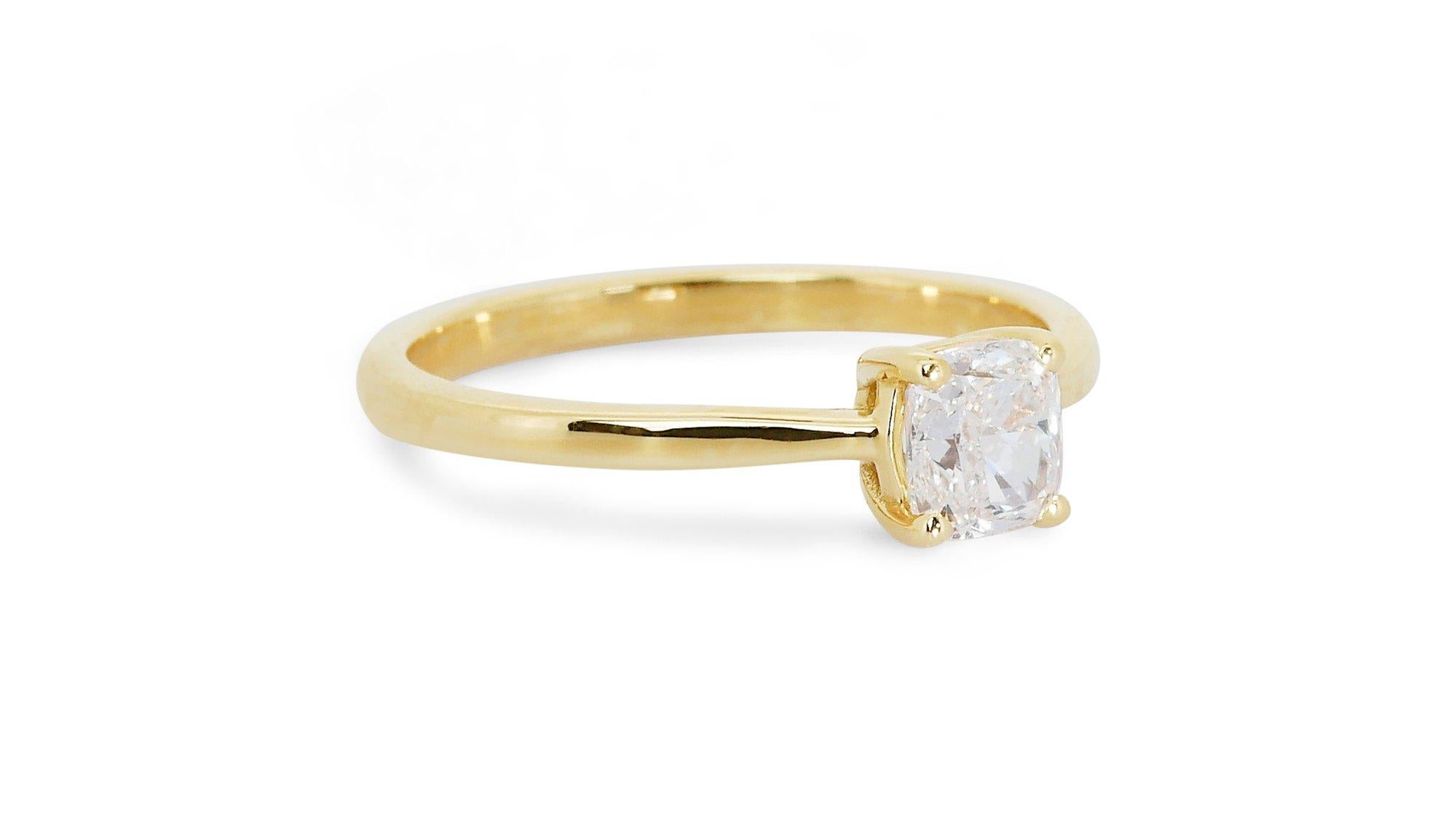 Classic 18k Yellow Gold Solitaire Ring with 0.70 Cushion Cut Diamond For Sale 1