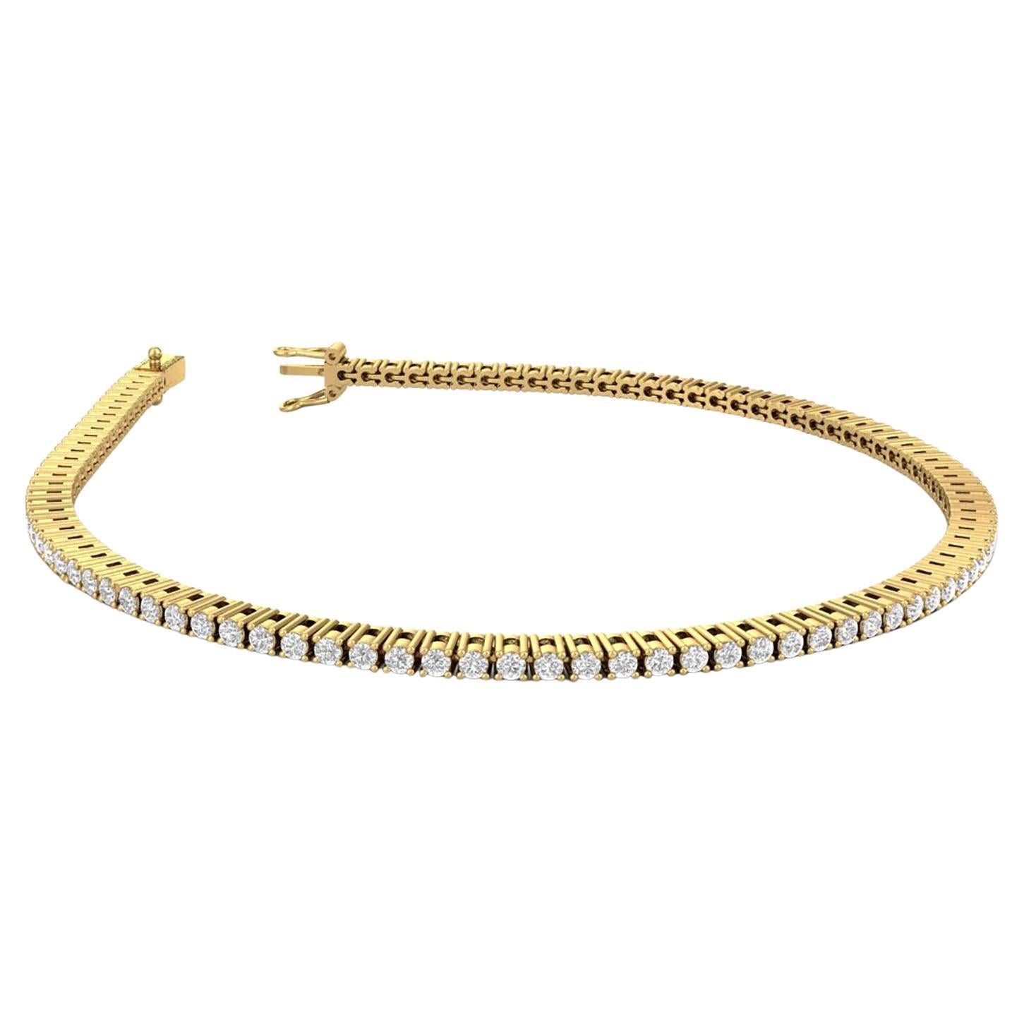 Cet élégant bracelet de tennis est réalisé en or jaune 18 carats, dont l'éclat chaleureux rehausse la brillance d'une ligne continue de diamants. Conçu dans une longueur intemporelle de 7 pouces, le bracelet se drape avec une grâce fluide, captant