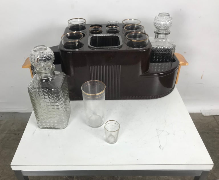 Classic 1930s Art Deco Bakelite Portable Bar For Sale at 1stDibs