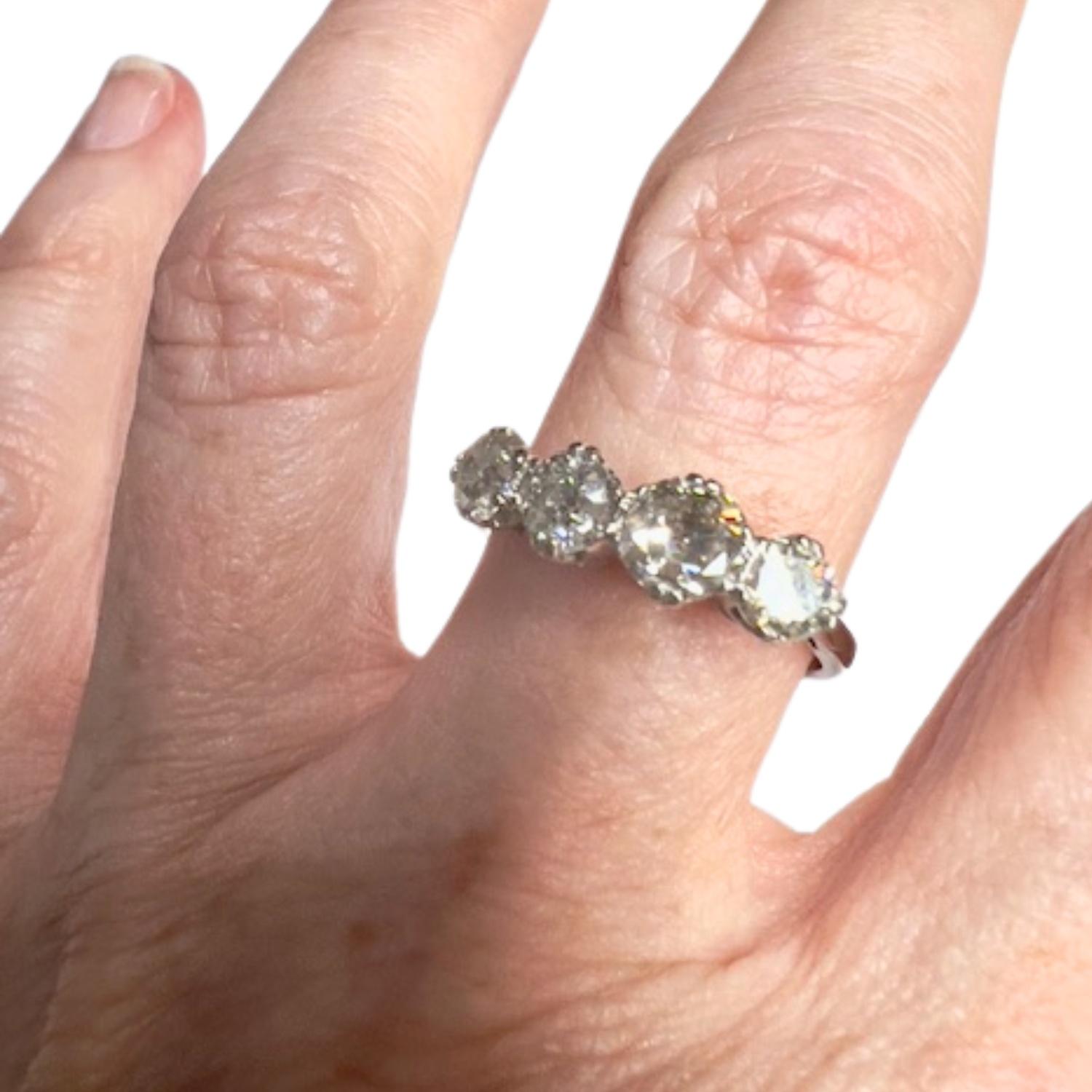 Neoclassical Classic 1950-1955 Diamond 1.60 ct Gold Ring For Sale