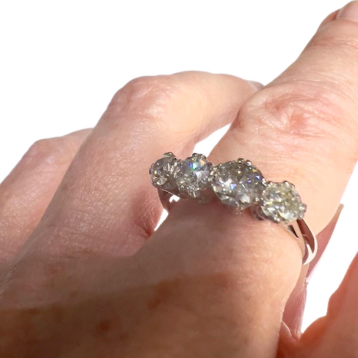Women's Classic 1950-1955 Diamond 1.60 ct Gold Ring For Sale