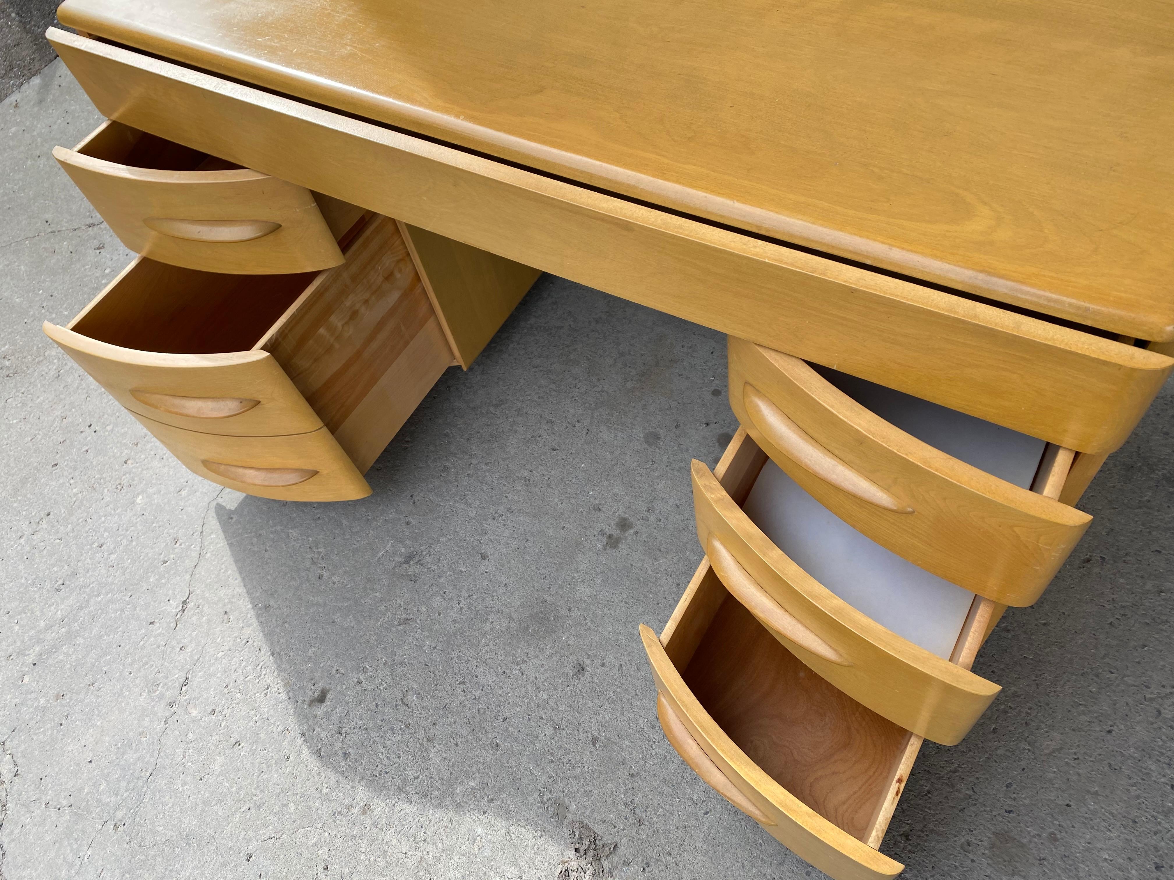 Classic 1950s Heywood Wakefield Desk, Wheat Finish In Good Condition In Buffalo, NY