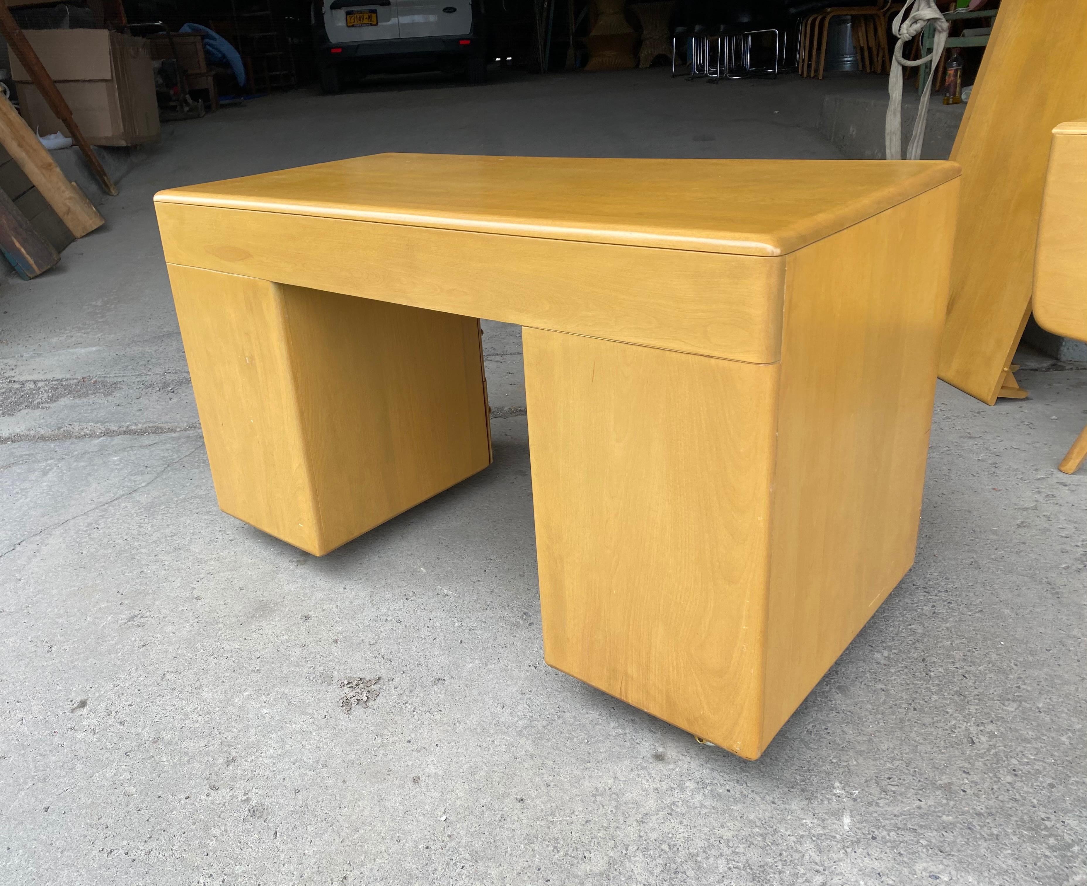 Classic 1950s Heywood Wakefield Desk, Wheat Finish 1