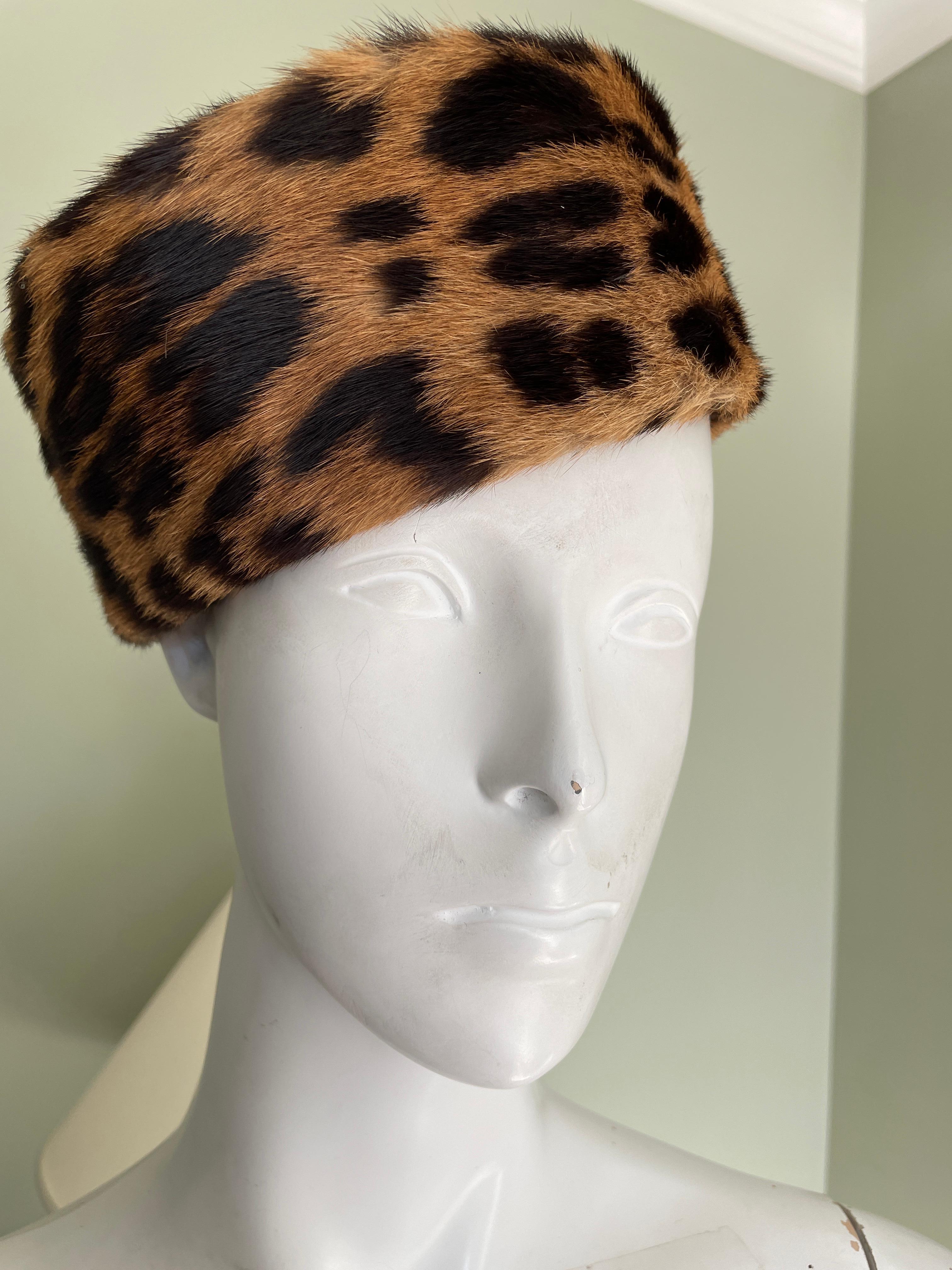 Classic 1960 Animal Print Pillbox Hat
20.5 inch Circumference
In excellent pre owned condition