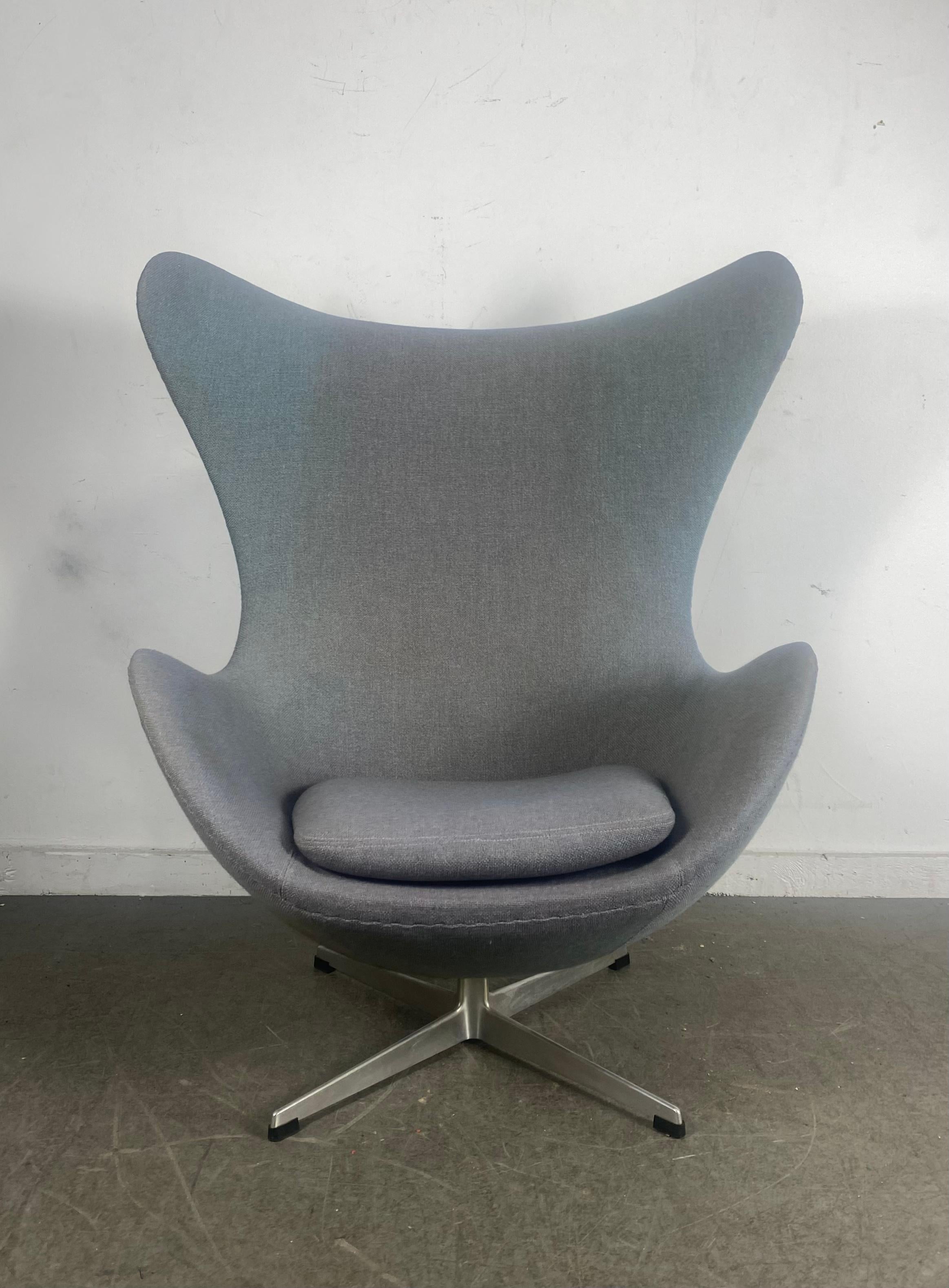 Classic 1960s  Egg Chair designed by Arne Jacobsen for Fritzhansen / Denmark For Sale 1