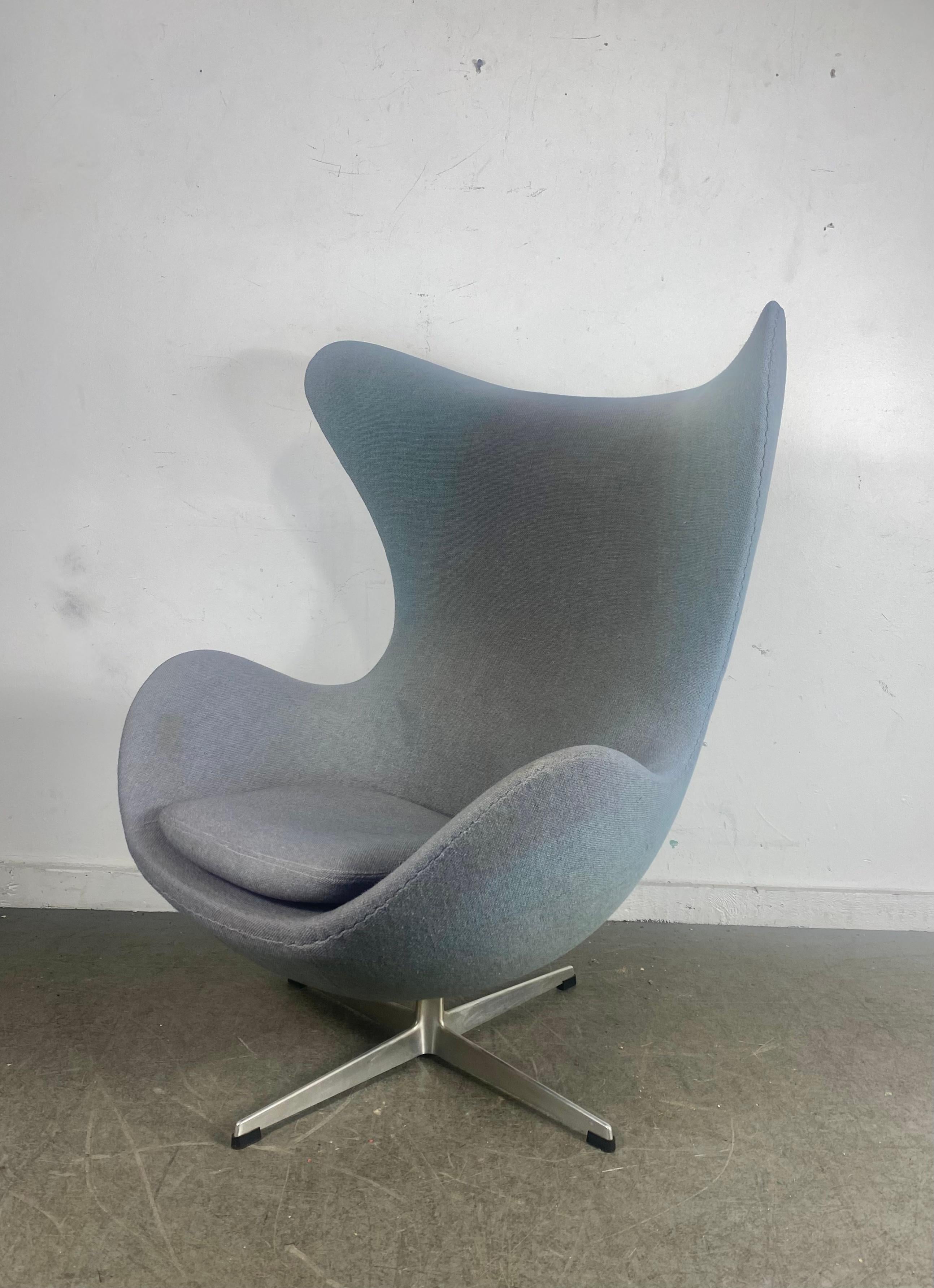 Mid-20th Century Classic 1960s  Egg Chair designed by Arne Jacobsen for Fritzhansen / Denmark