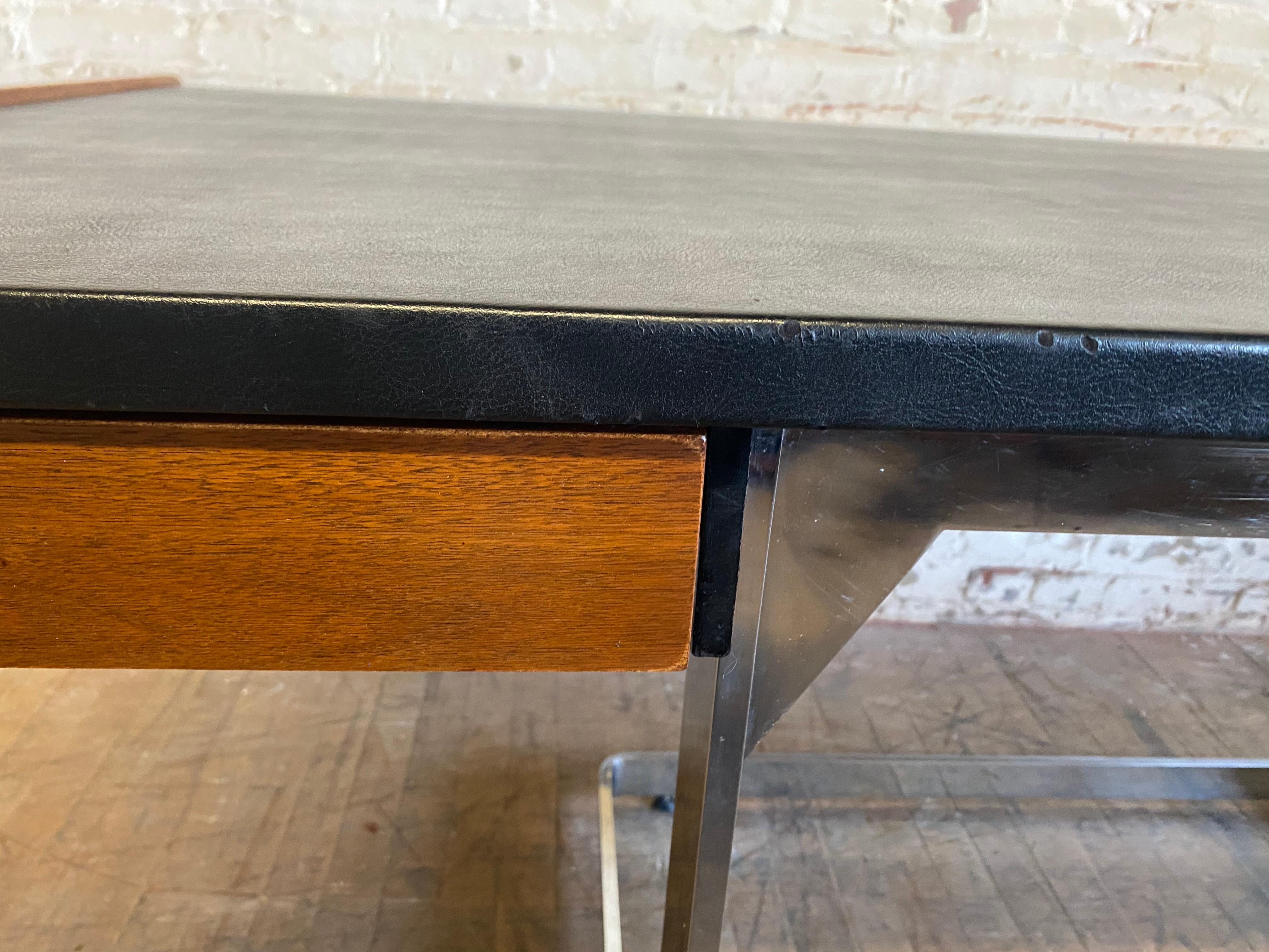 Classic 1960s Ste. Marie & Laurent Rosewood and Leather Desk In Good Condition In Buffalo, NY