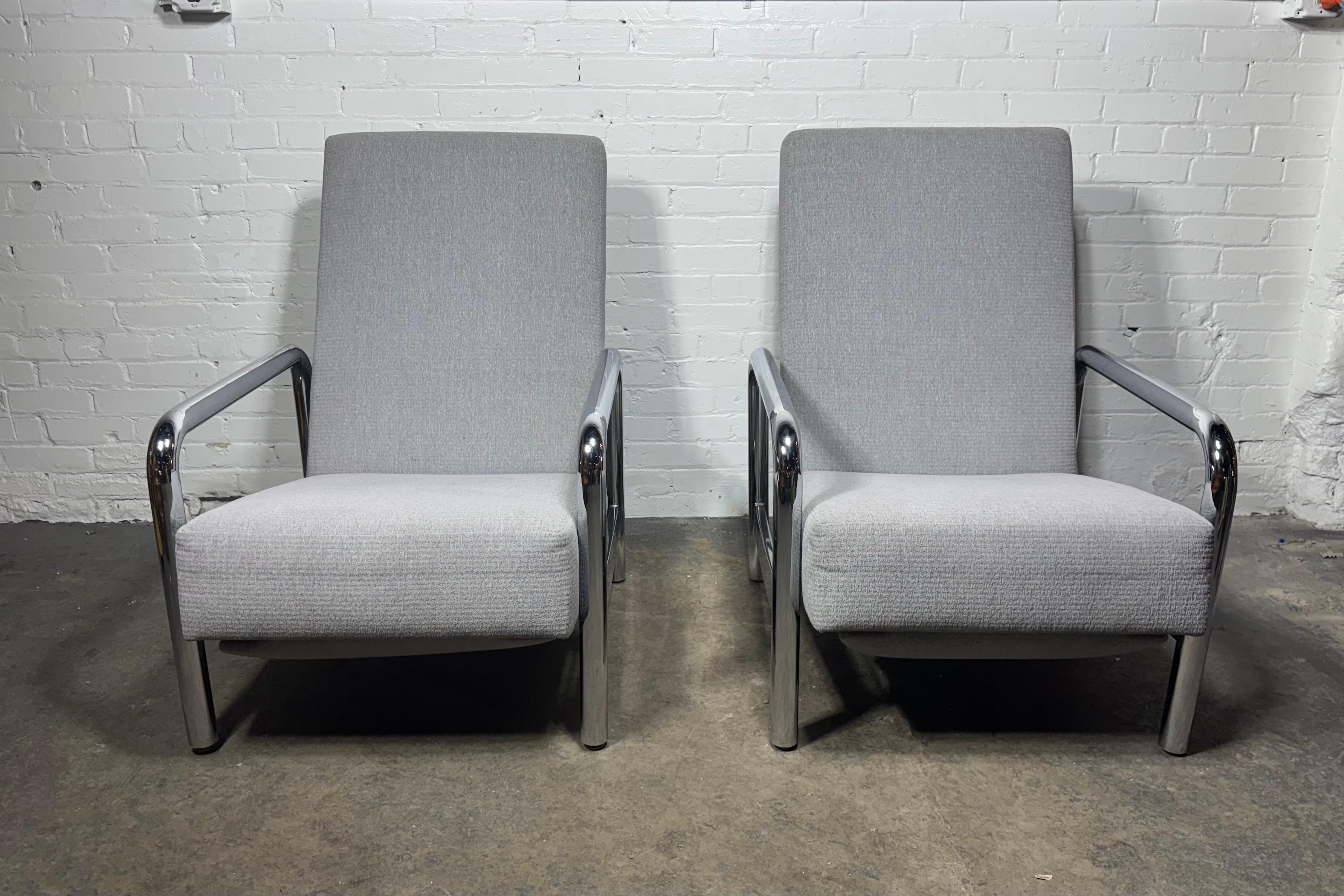 Sillón de tubo cromado clásico de los años 70 diseñado por Milo Baughman. Disponible un par a juego. NOTA. PRECIO POR SILLA. Conserva la etiqueta original. Retapizada en algún momento, en muy buen estado, Silla reclinable. tres posiciones,,