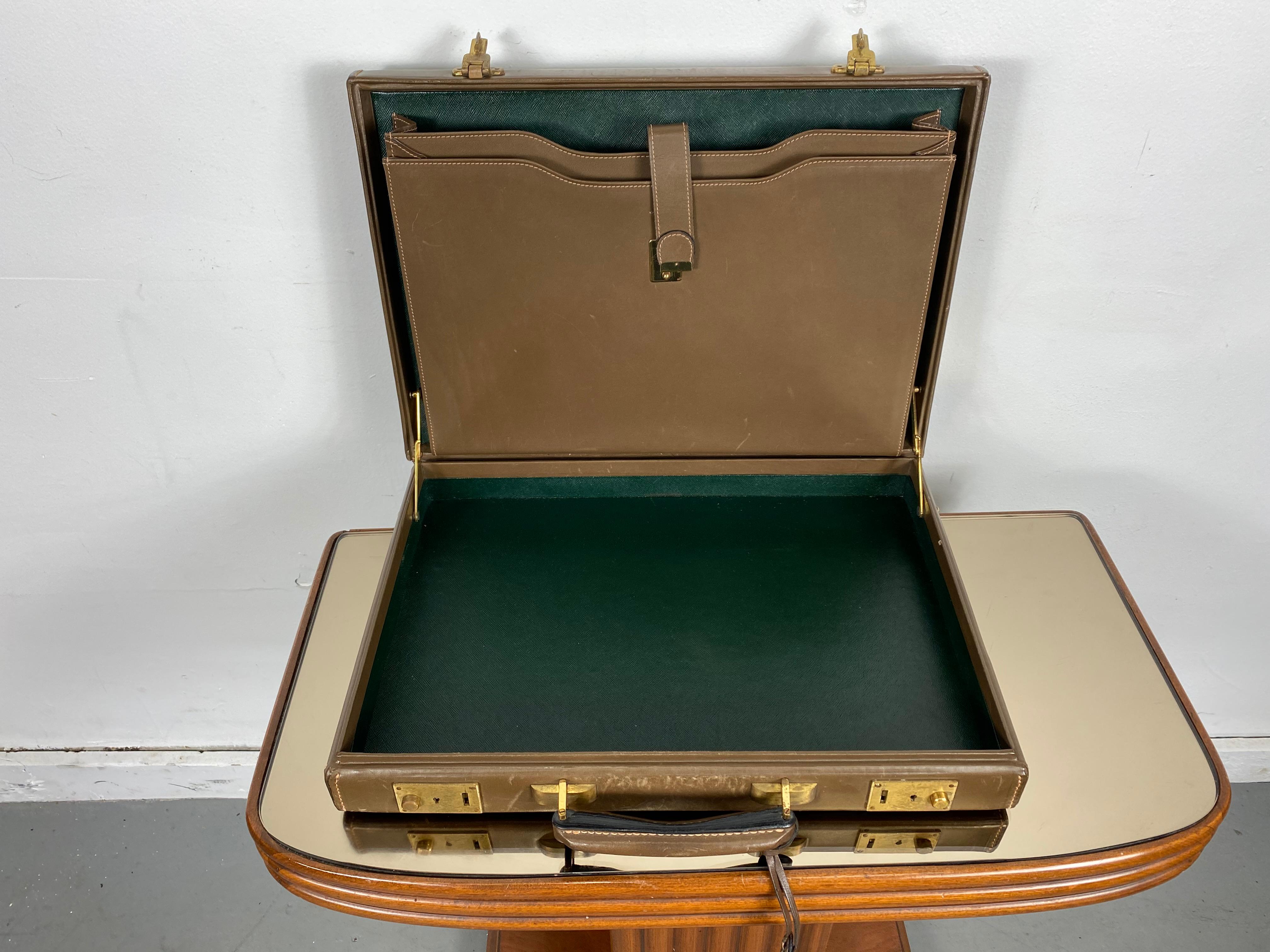 Porte-documents classique en cuir Gucci des années 1970, fabriqué en Italie Bon état - En vente à Buffalo, NY
