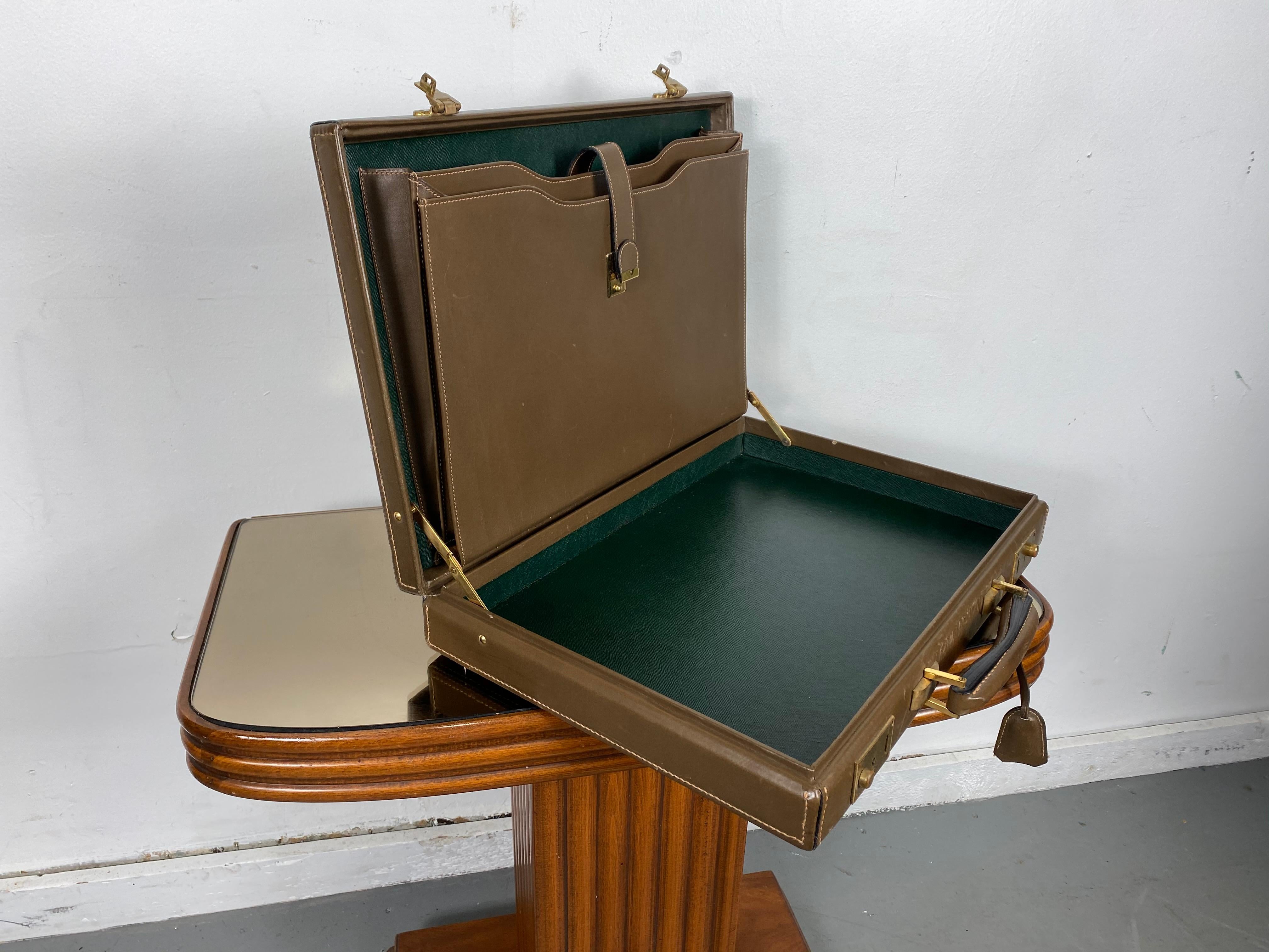 Laiton Porte-documents classique en cuir Gucci des années 1970, fabriqué en Italie en vente