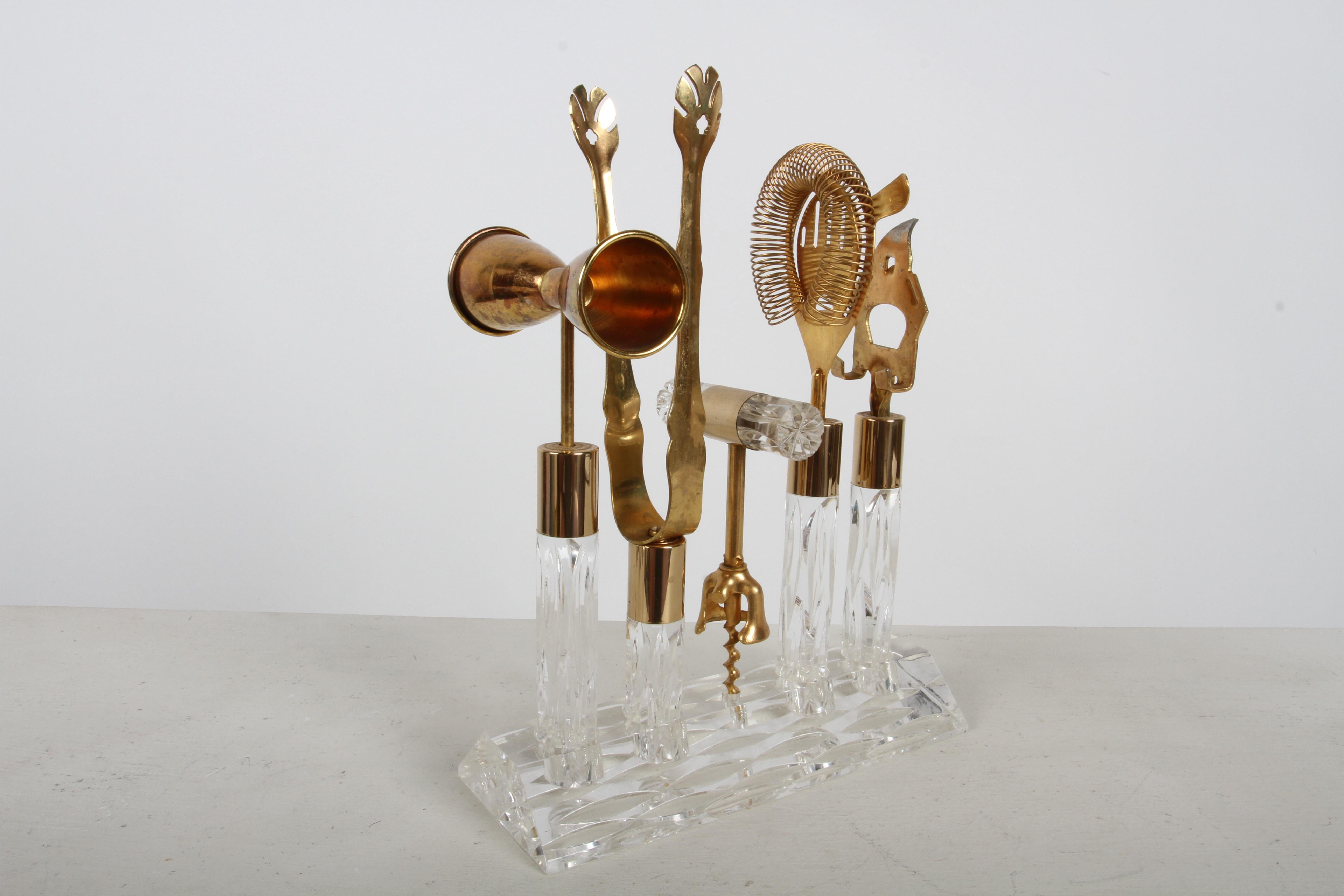 Cubitera clásica de lucita chapada en oro de 22 quilates estilo Romeo Rega de los años 70 con utensilios de bar en venta 4
