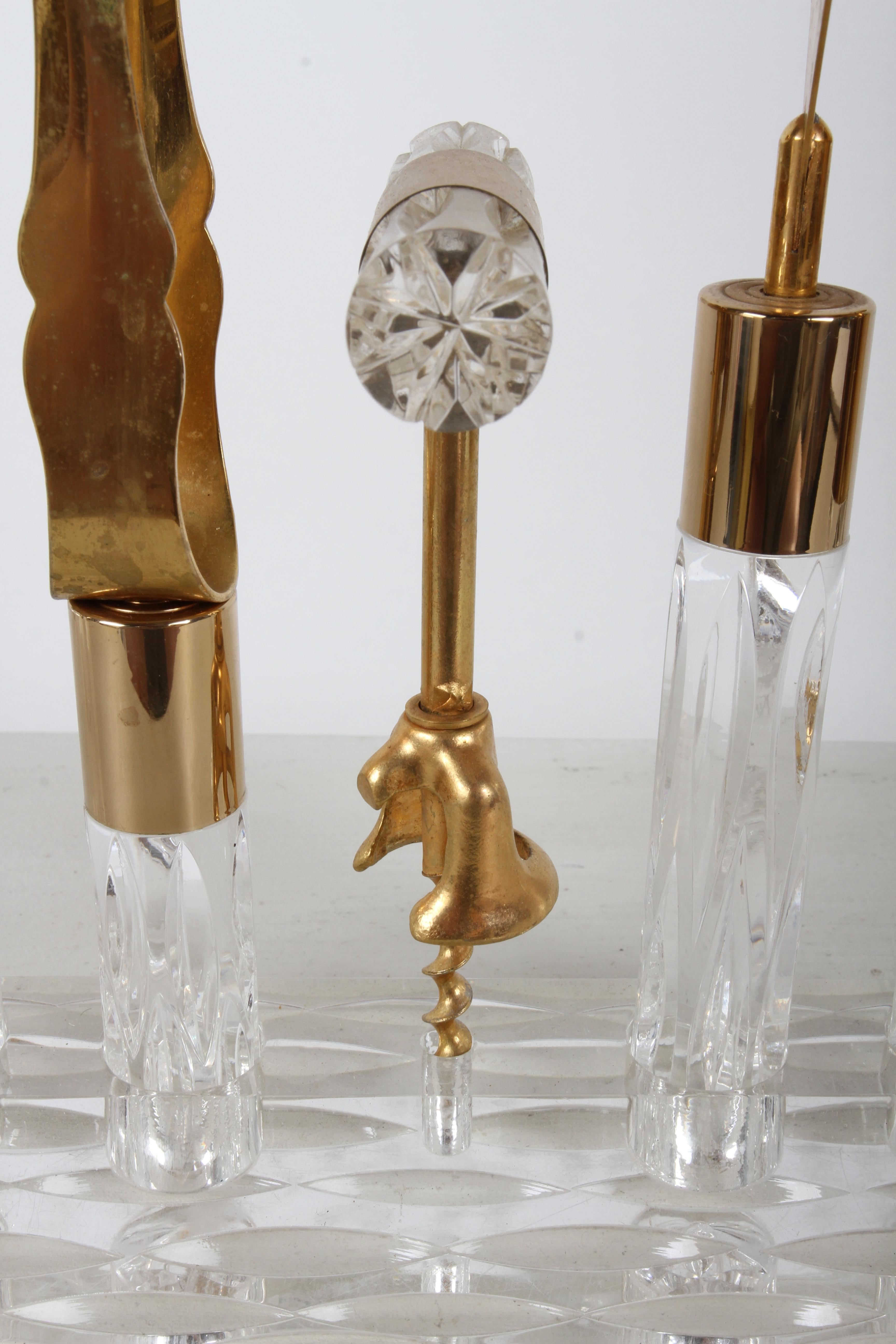 Cubitera clásica de lucita chapada en oro de 22 quilates estilo Romeo Rega de los años 70 con utensilios de bar en venta 7