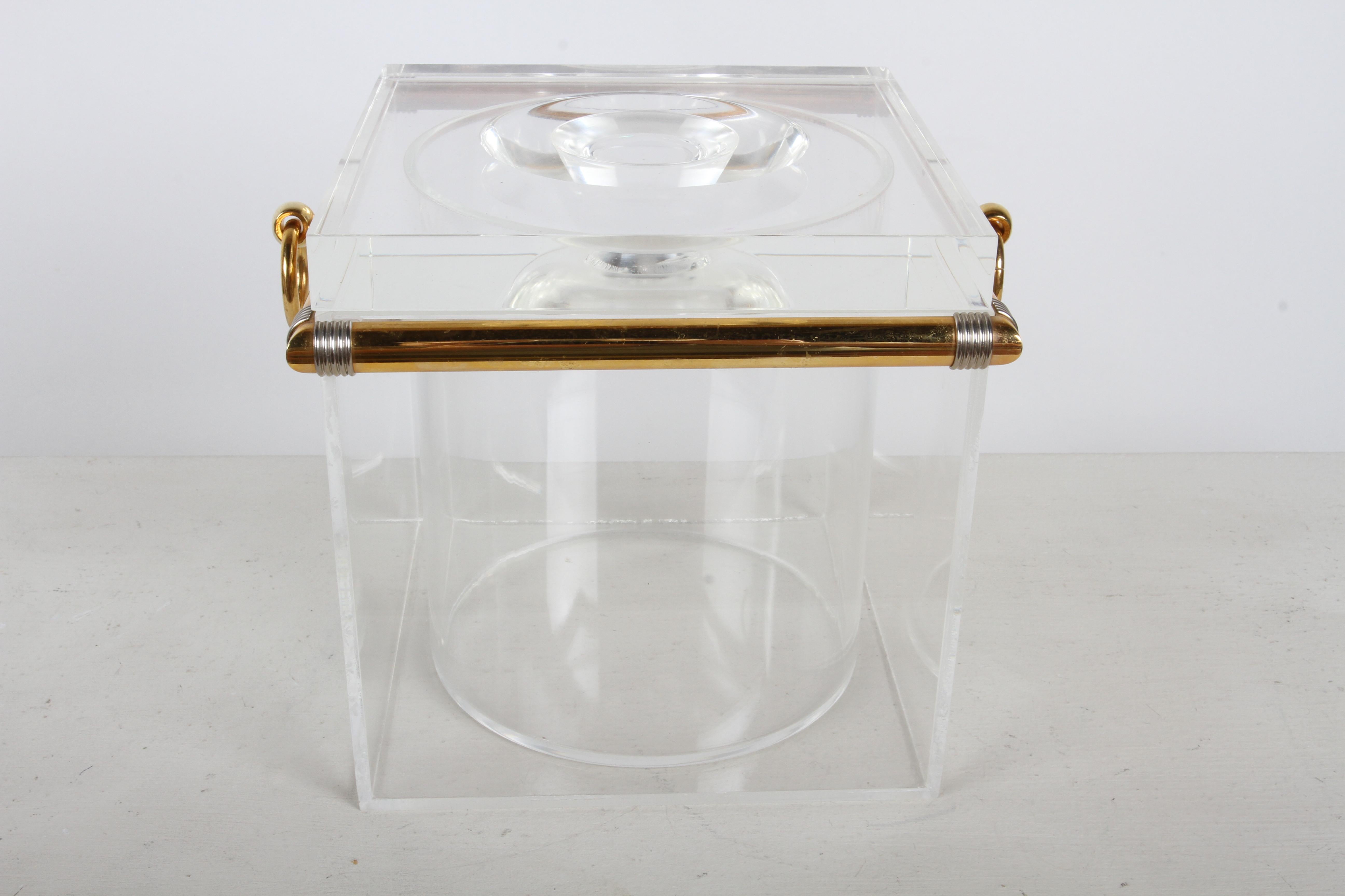 Cubitera clásica de lucita chapada en oro de 22 quilates estilo Romeo Rega de los años 70 con utensilios de bar Metal en venta