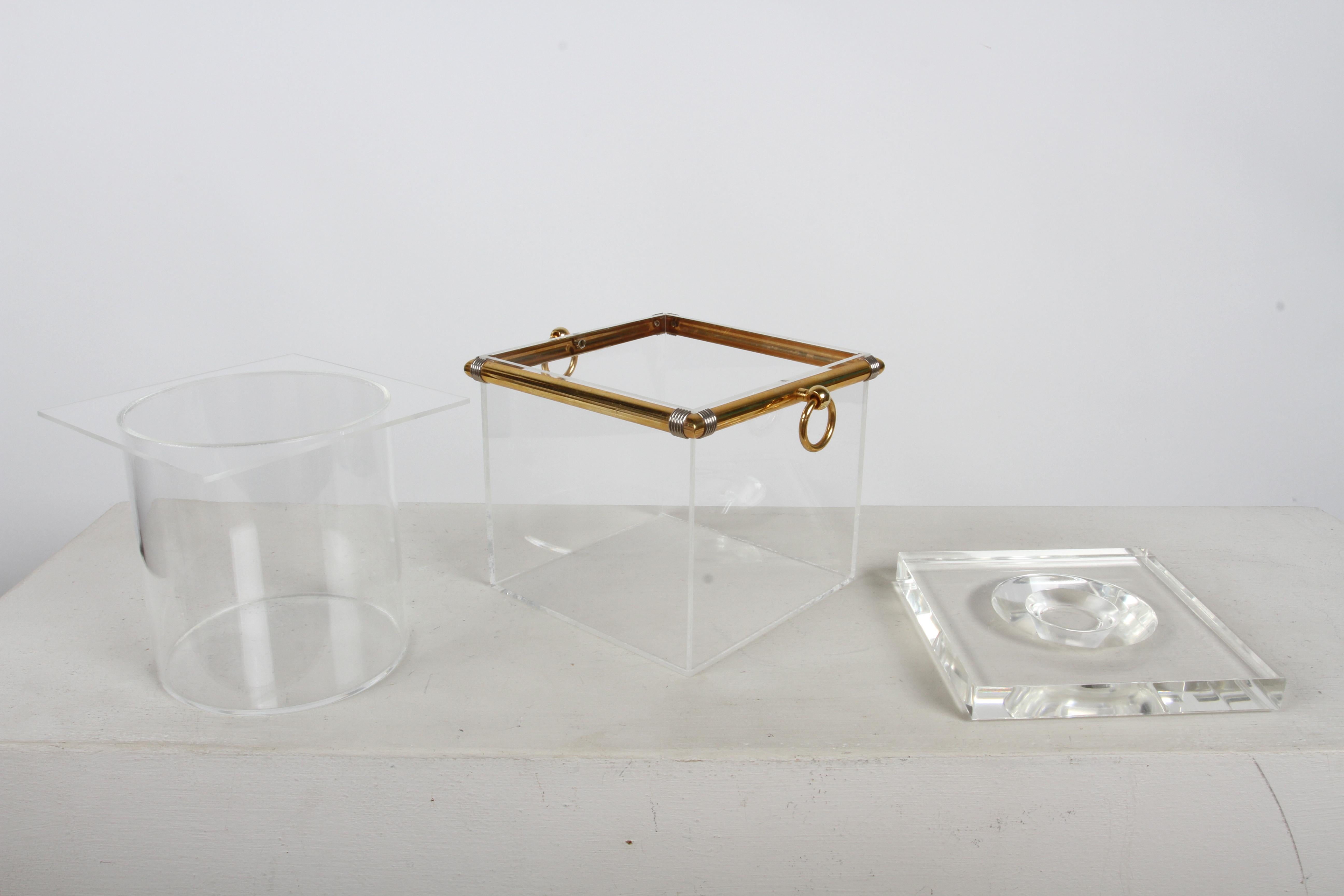 Cubitera clásica de lucita chapada en oro de 22 quilates estilo Romeo Rega de los años 70 con utensilios de bar en venta 1