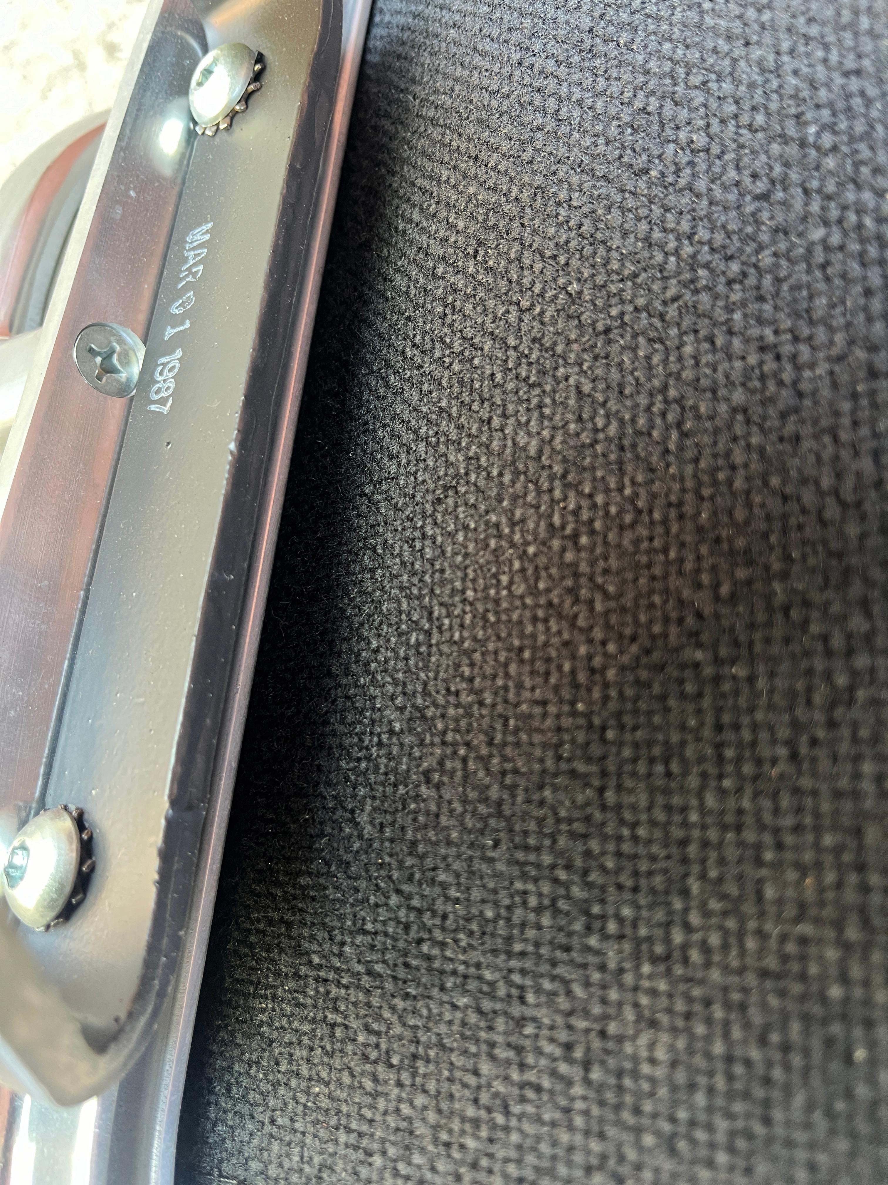 Aluminium Classic 1980's Soft Pad Chair avec dossier en cuir et laine Eames en vente