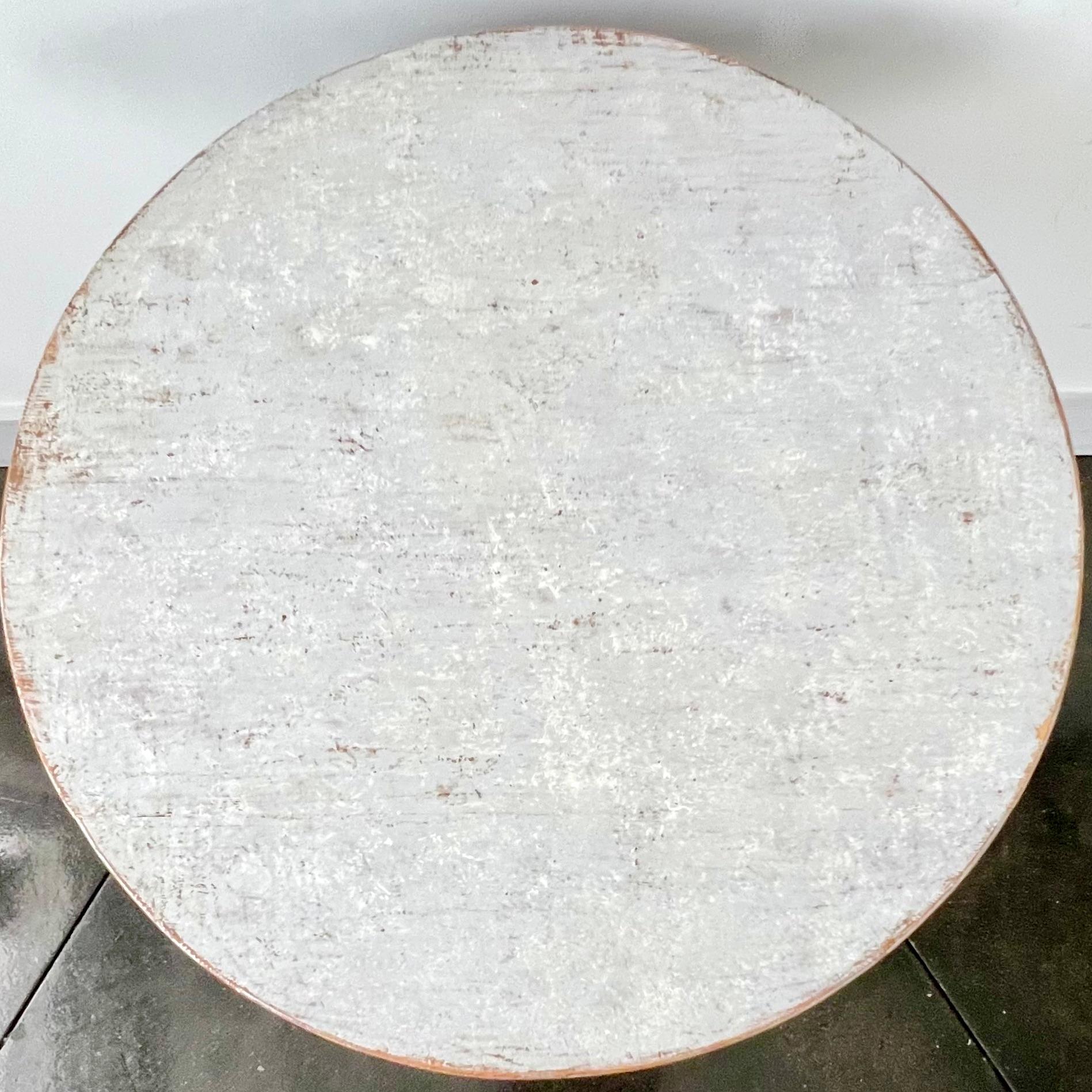 Classic 19th Century Swedish Round Pedestal Table For Sale 4