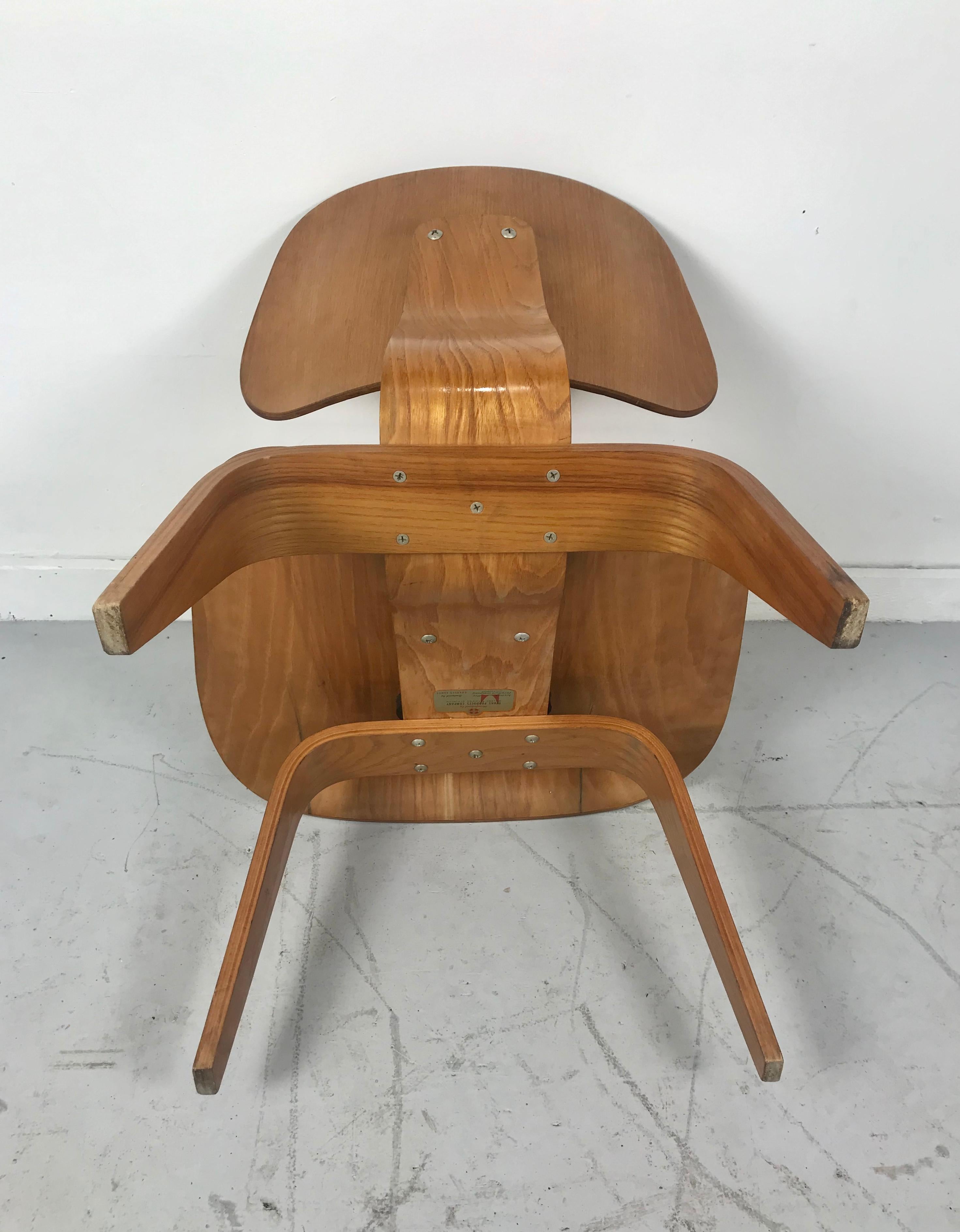 Classic First Year Production Eames LCW, Evans Label 5 2 5 Screw Configuration For Sale 3