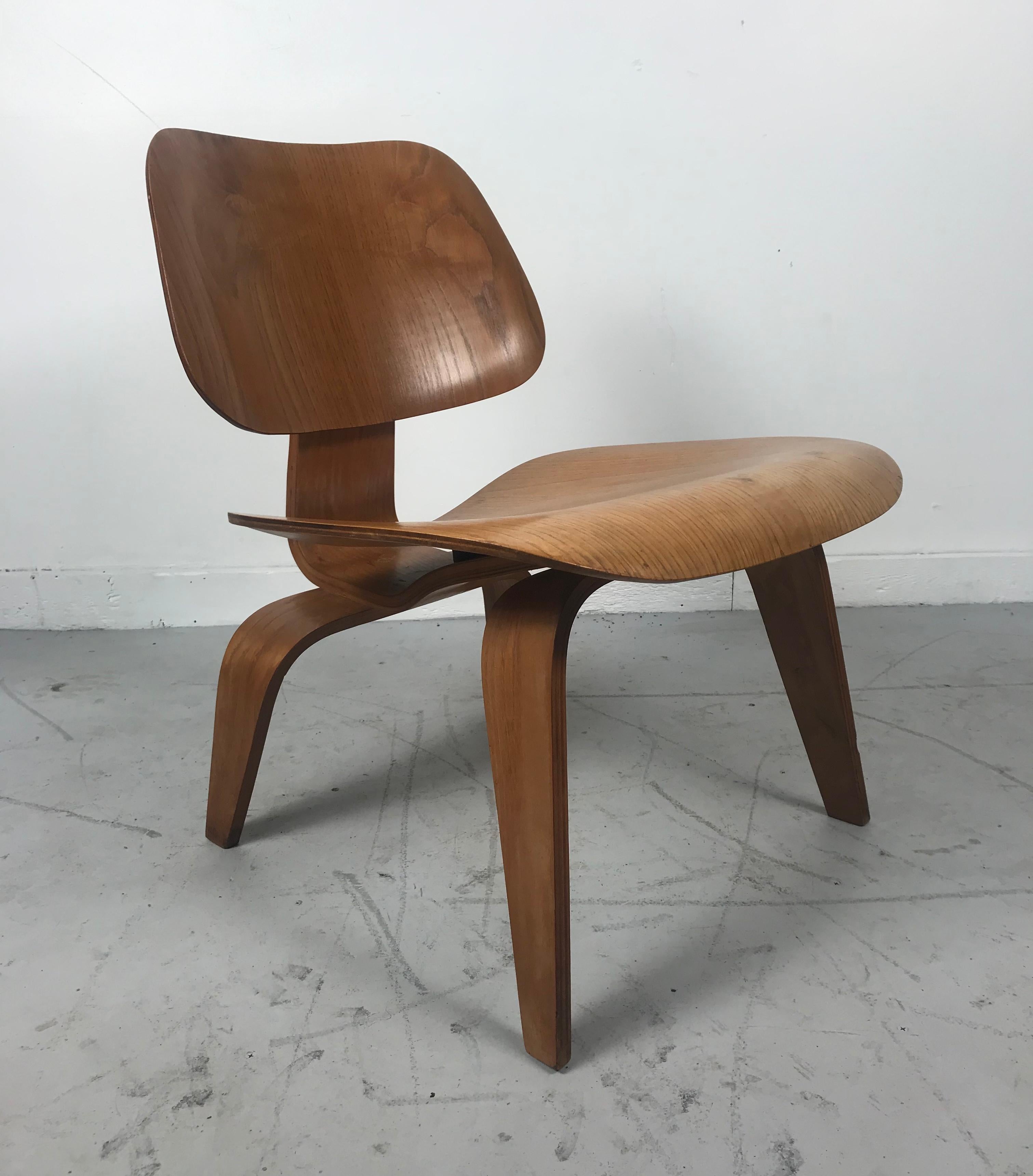 Classic First Year Production Eames LCW, Evans Label 5 2 5 Screw Configuration (Moderne der Mitte des Jahrhunderts) im Angebot