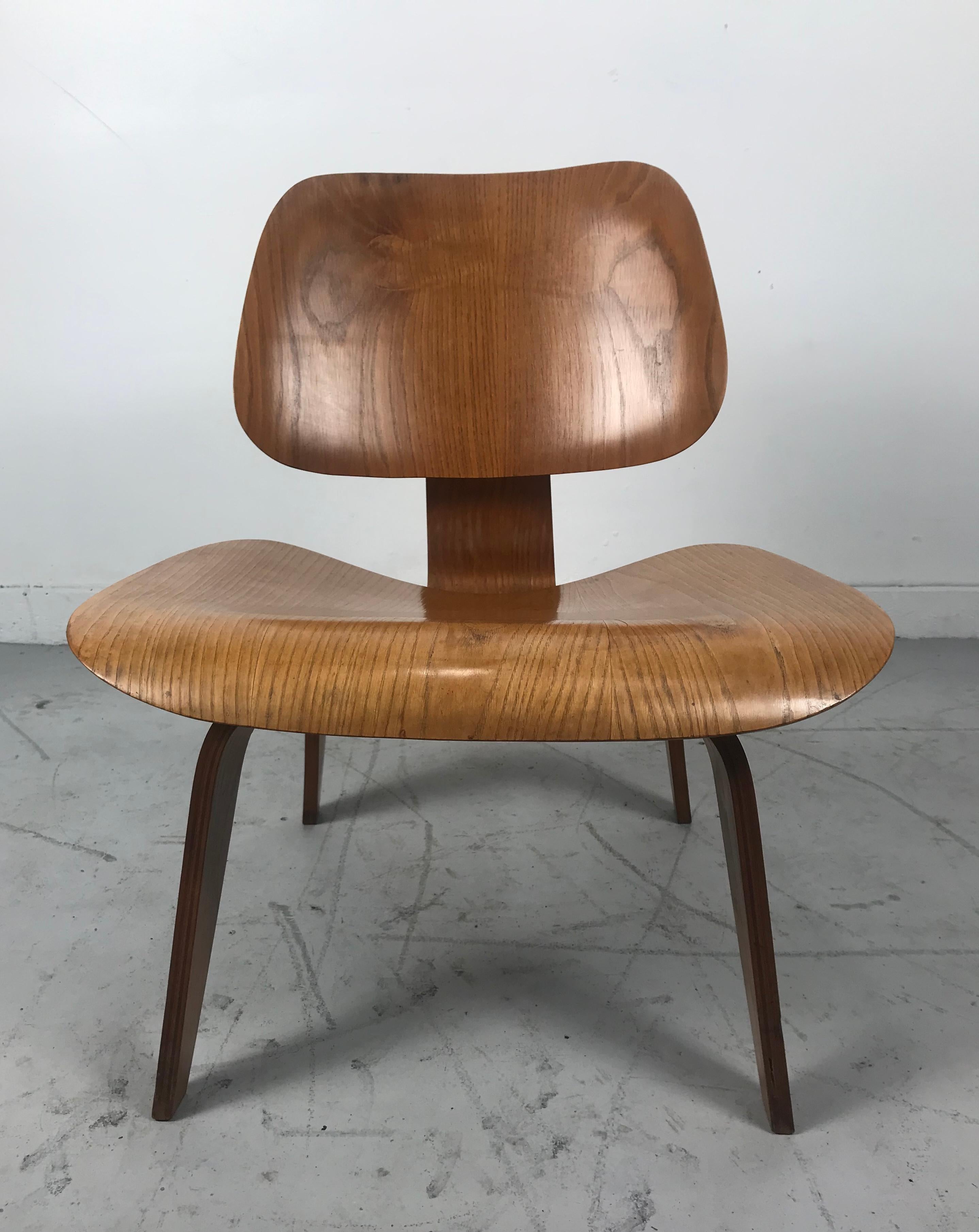 Mid-Century Modern Classic First Year Production Eames LCW, Evans Label 5 2 5 Screw Configuration For Sale