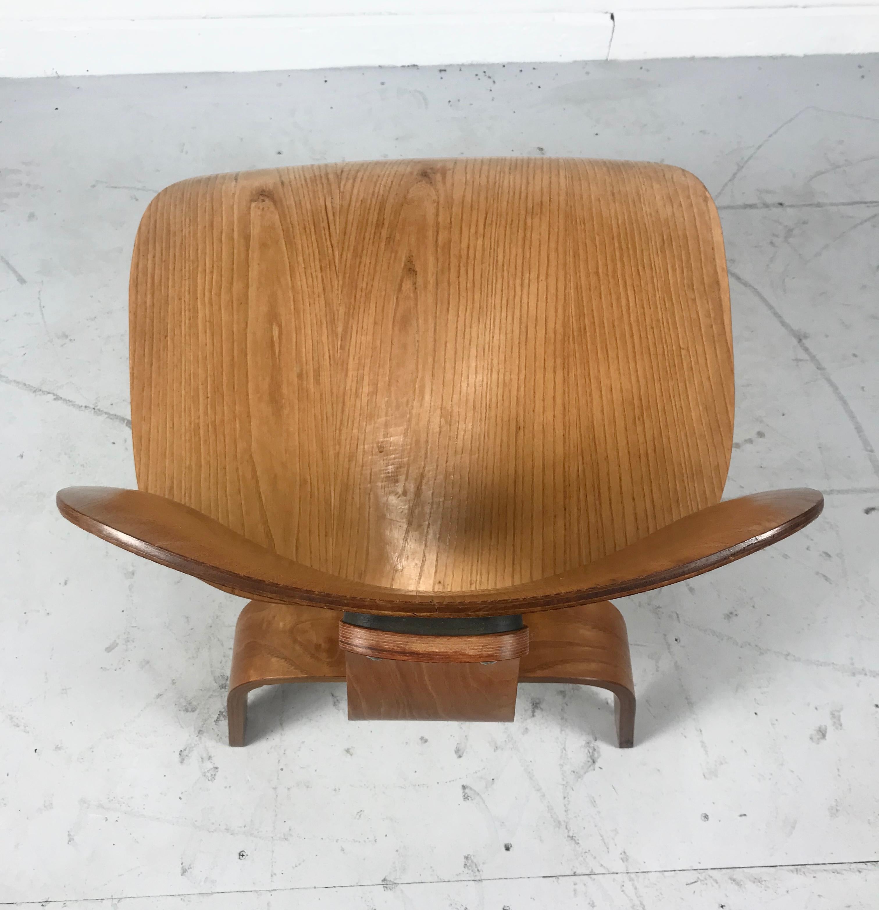Mid-20th Century Classic First Year Production Eames LCW, Evans Label 5 2 5 Screw Configuration For Sale