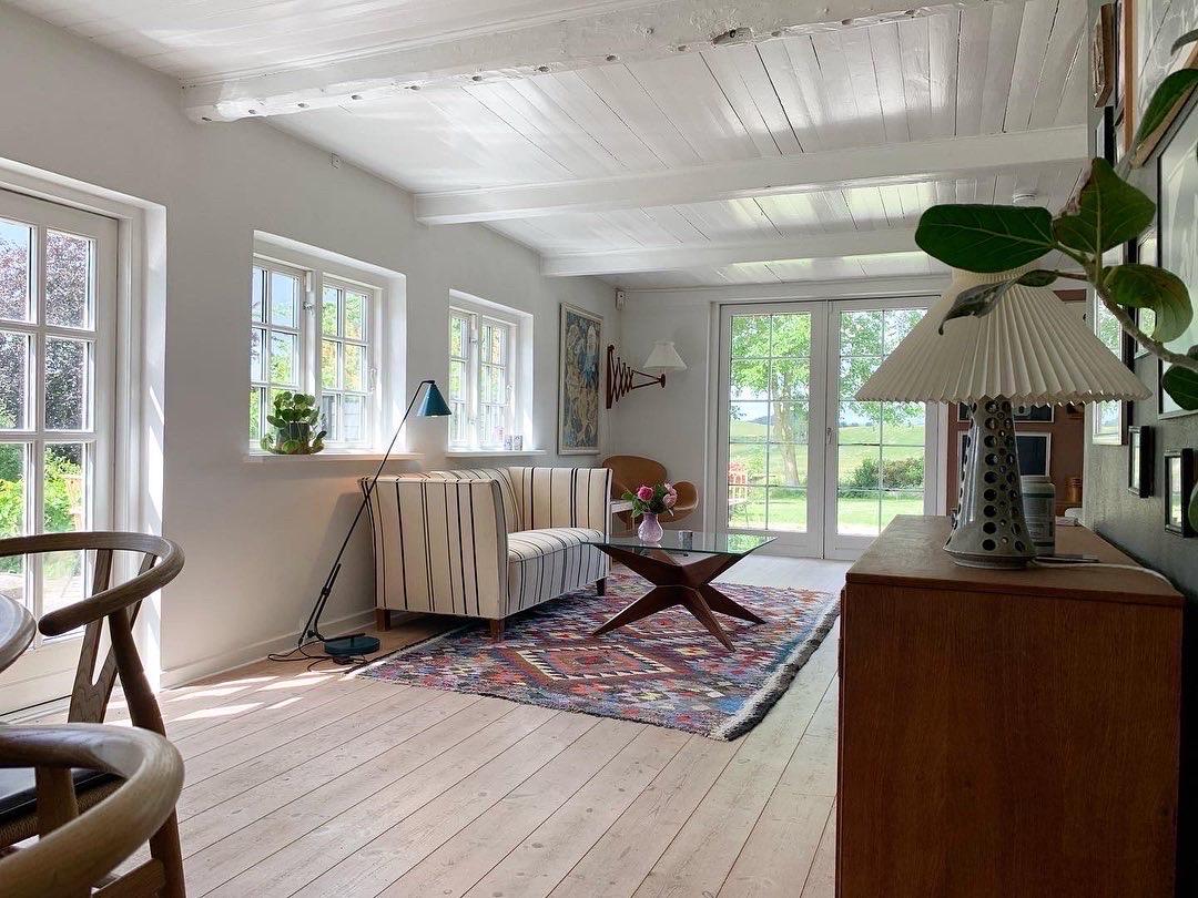 Klassisches 2-Sitzer-Sofa aus gestreifter Wolle im Zustand „Gut“ in Mørkøv, 85