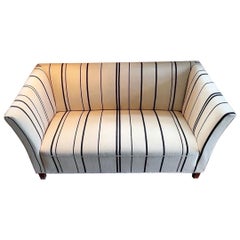Klassisches 2-Sitzer-Sofa aus gestreifter Wolle