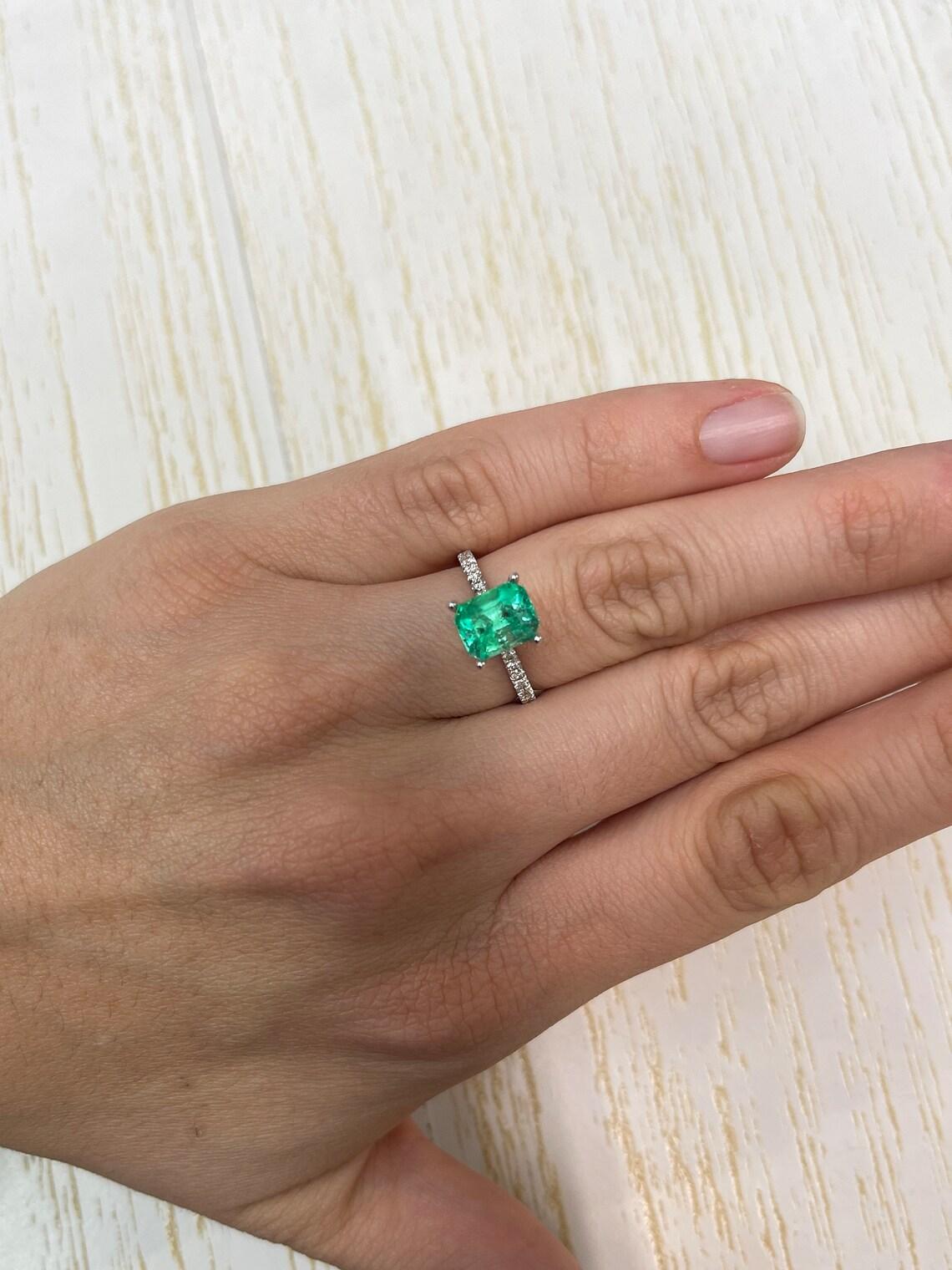 Classic 2.07 Carat Muzo Green Emerald Cut Colombian Emerald Gem - May Birthstone For Sale 3