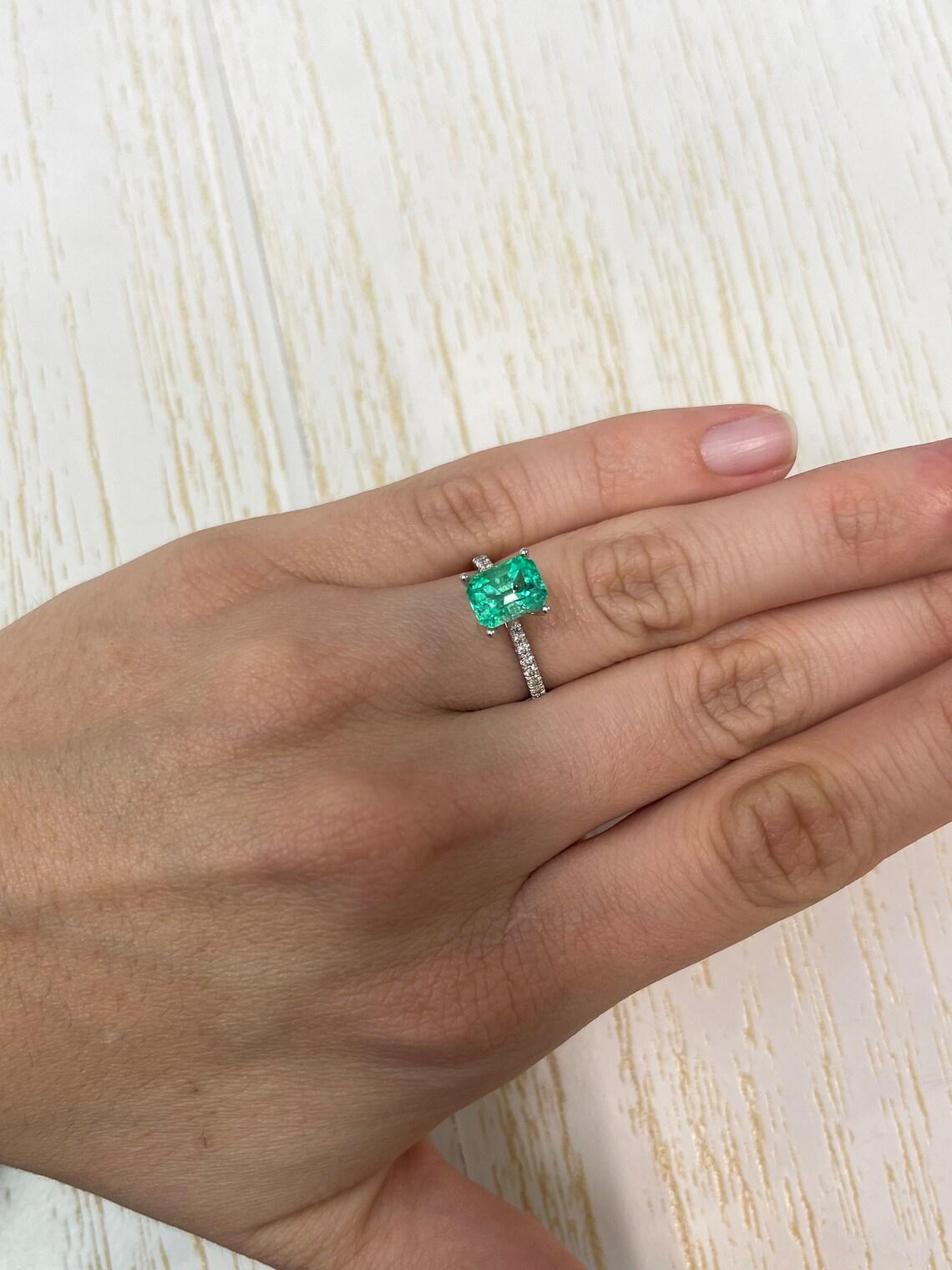 Classic 2.07 Carat Muzo Green Emerald Cut Colombian Emerald Gem - May Birthstone For Sale 4