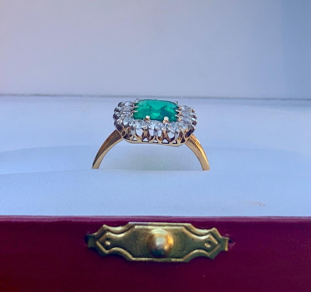 Classic 2.76 Carat Columbian Emerald and Diamond 14 Karat Yellow Gold Ring 2
